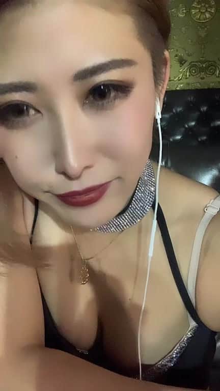 Kumiのインスタグラム：「まいちゃん、すけべちゃん そして初遠隔ドリンクのマサさんかっちゃん！ ありがとーー❤️❤️❤️ 赤身リオンバケツに、あいちゃん、すけべちゃん会いにきてくれてありがと❤️ そして、3年ぶりのおねえさん、500リオンありがとうございました🥺❤️✨✨」