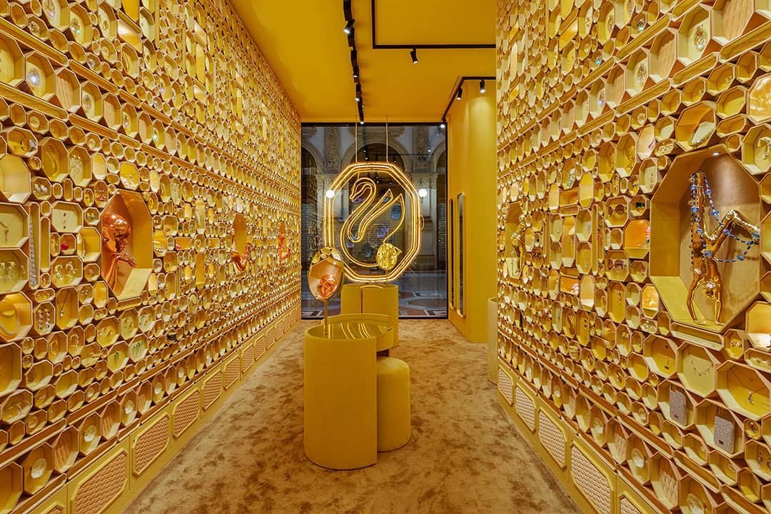 SWAROVSKIさんのインスタグラム写真 - (SWAROVSKIInstagram)「Bold yellow walls of wonder made of magic and dreams, representing hope, warmth and positivity. The Octagon represents rebirth and the unrivalled craftsmanship of our master cutters. Wherever you look, candy box-like surprise and delight. #Swarovski #IgniteYourDreams」2月28日 0時21分 - swarovski