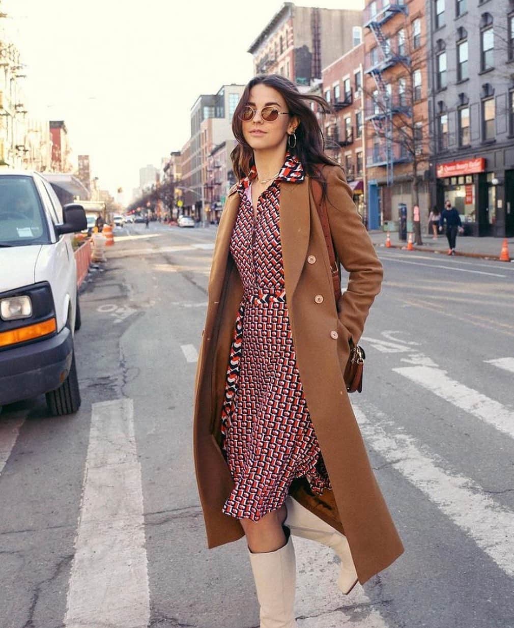 ダイアン フォン ファステンバーグのインスタグラム：「Saturday in the city 🌤️@elenataber in the Milly Silk-Jersey Shirt Dress」