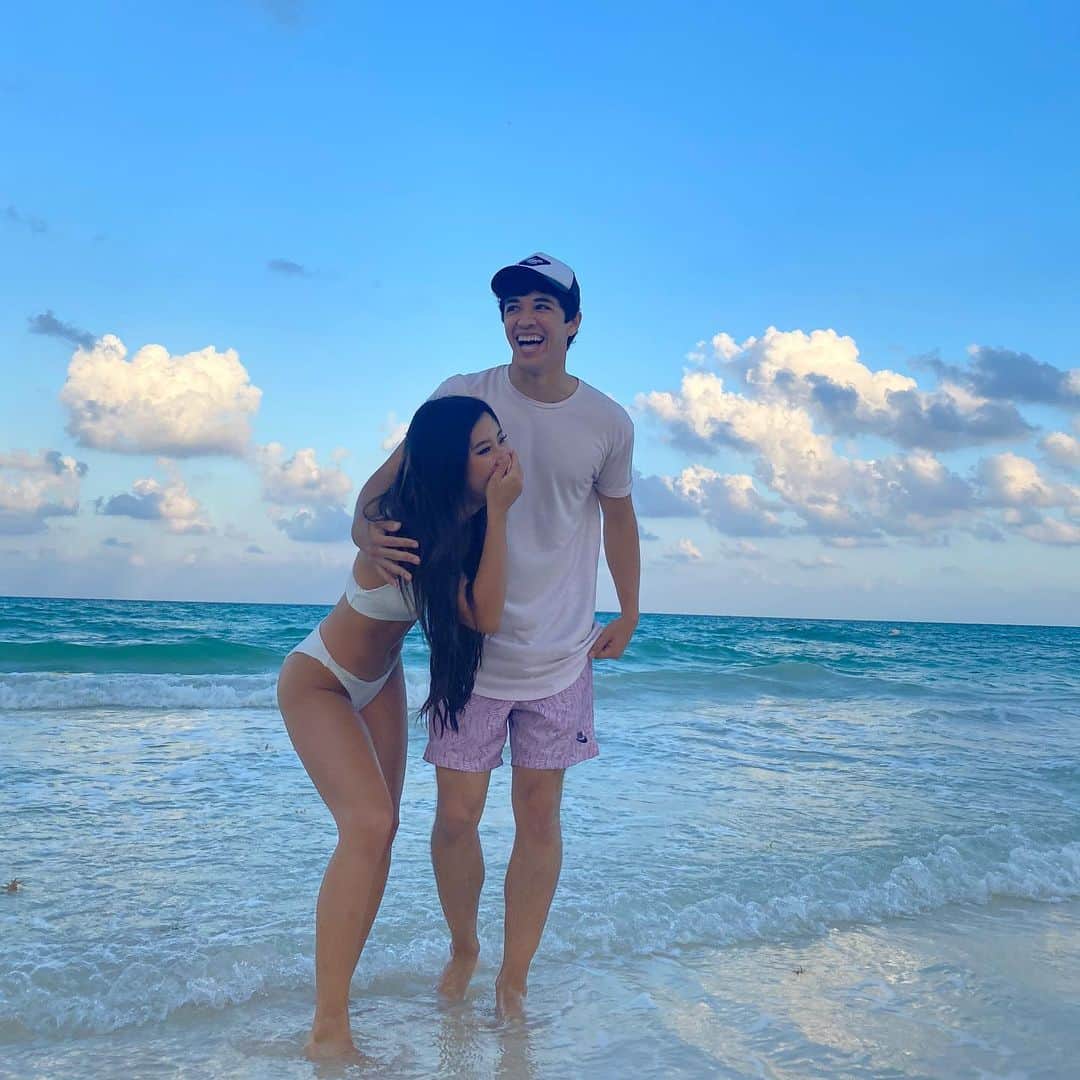 のインスタグラム：「Nothing but smiles. 🙂」
