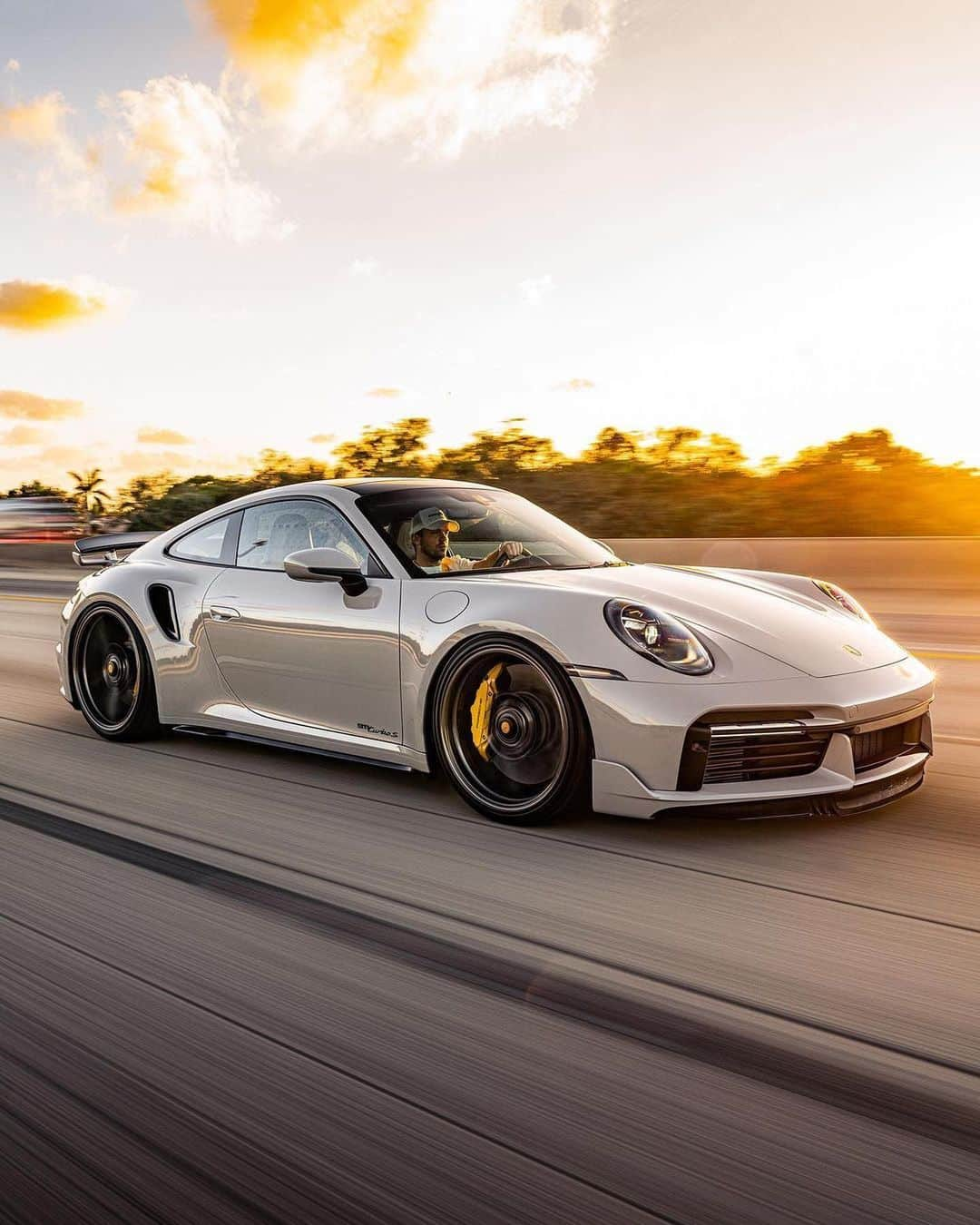 CARLiFESTYLEさんのインスタグラム写真 - (CARLiFESTYLEInstagram)「Chalk Porsche 992 Turbo S. 👍🏽👎🏽? Photo by @kfletchphotography #carlifestyle」2月28日 0時39分 - carlifestyle