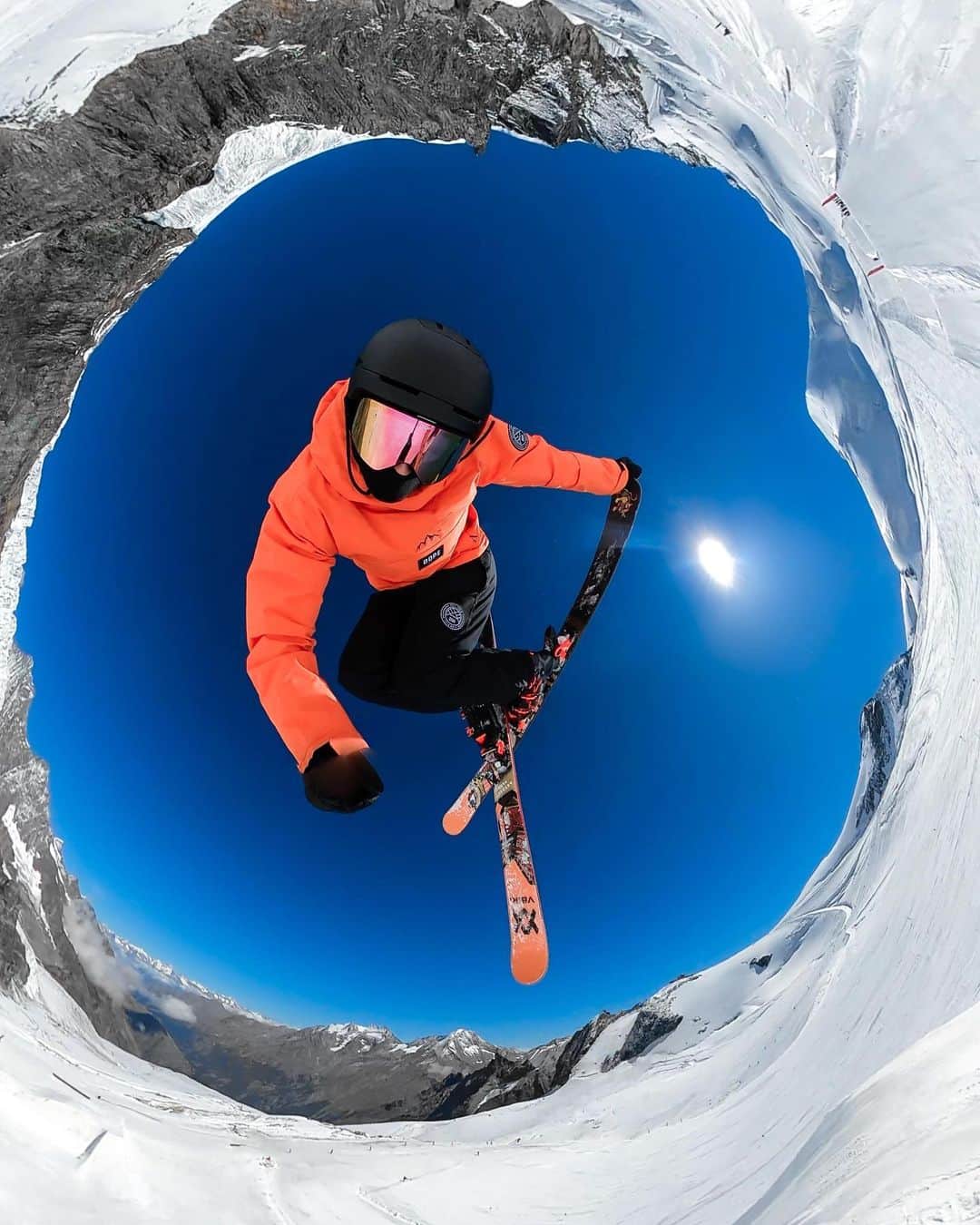 goproさんのインスタグラム写真 - (goproInstagram)「Photo of the Day: To the moon 🚀 #GoProFamily member @baumgartner_sam + #GoProMAX with the MAX Grip + Tripod.  #GoPro #GoProSnow #Skiing #BigAir」2月28日 0時34分 - gopro