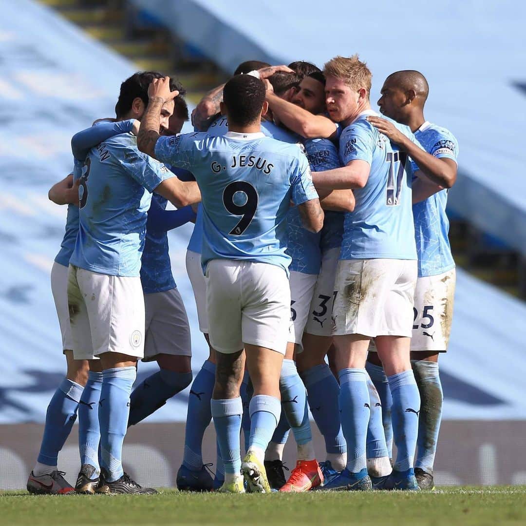 フェルナンジーニョのインスタグラム：「A very tough game and three more points won with a great team effort! Let’s keep pushing. 💪🏾🙌🏾 #cmoncity」