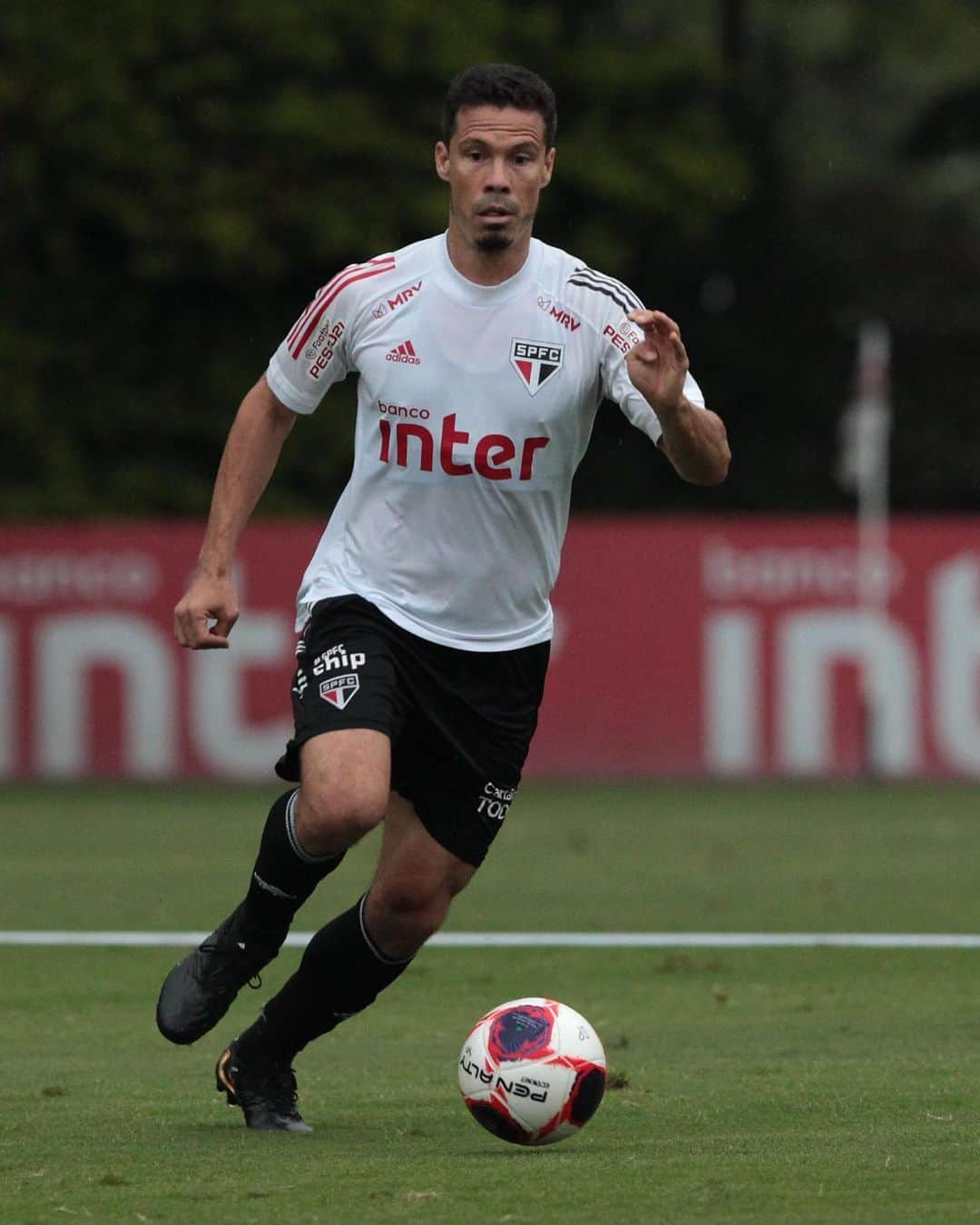 São Paulo FCさんのインスタグラム写真 - (São Paulo FCInstagram)「Prontos para uma nova temporada com chuteiras @adidasbrasil nos pés.   Link nos stories para você pegar a sua.」2月28日 0時35分 - saopaulofc