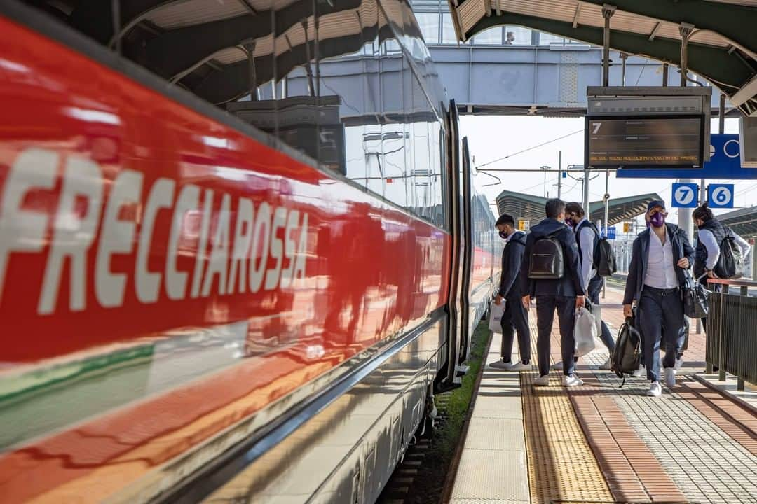 ACFフィオレンティーナさんのインスタグラム写真 - (ACFフィオレンティーナInstagram)「VERSO UDINE | 🚊  @frecciarossaofficial    #ForzaViola 💜 #Fiorentina  #UdineseFiorentina #UDIvFIO  #trenoufficiale」2月28日 0時43分 - acffiorentina