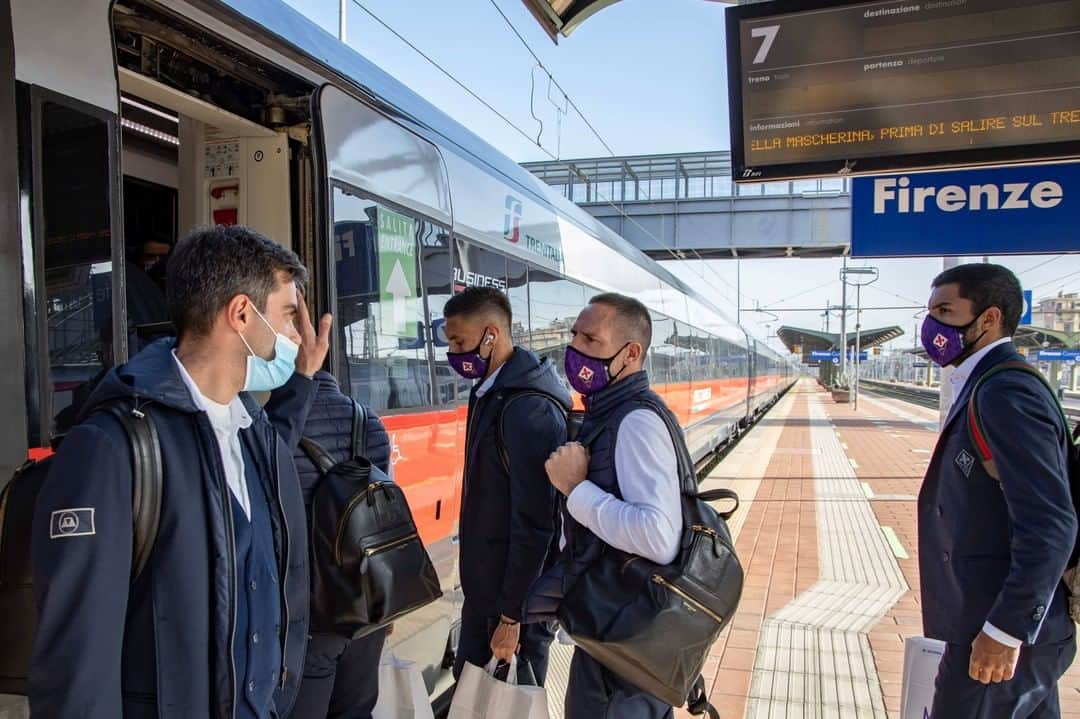 ACFフィオレンティーナさんのインスタグラム写真 - (ACFフィオレンティーナInstagram)「VERSO UDINE | 🚊  @frecciarossaofficial    #ForzaViola 💜 #Fiorentina  #UdineseFiorentina #UDIvFIO  #trenoufficiale」2月28日 0時43分 - acffiorentina