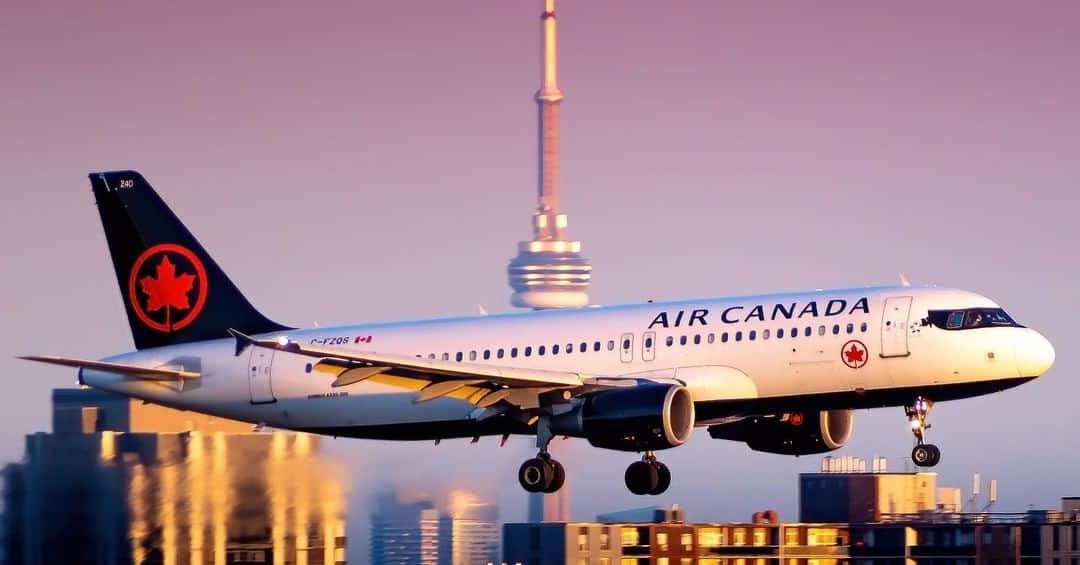 AIR CANADAのインスタグラム：「Looking good, Toronto!  📸: @dmairplane . . Toronto, toute en beauté!  📸: @dmairplane」