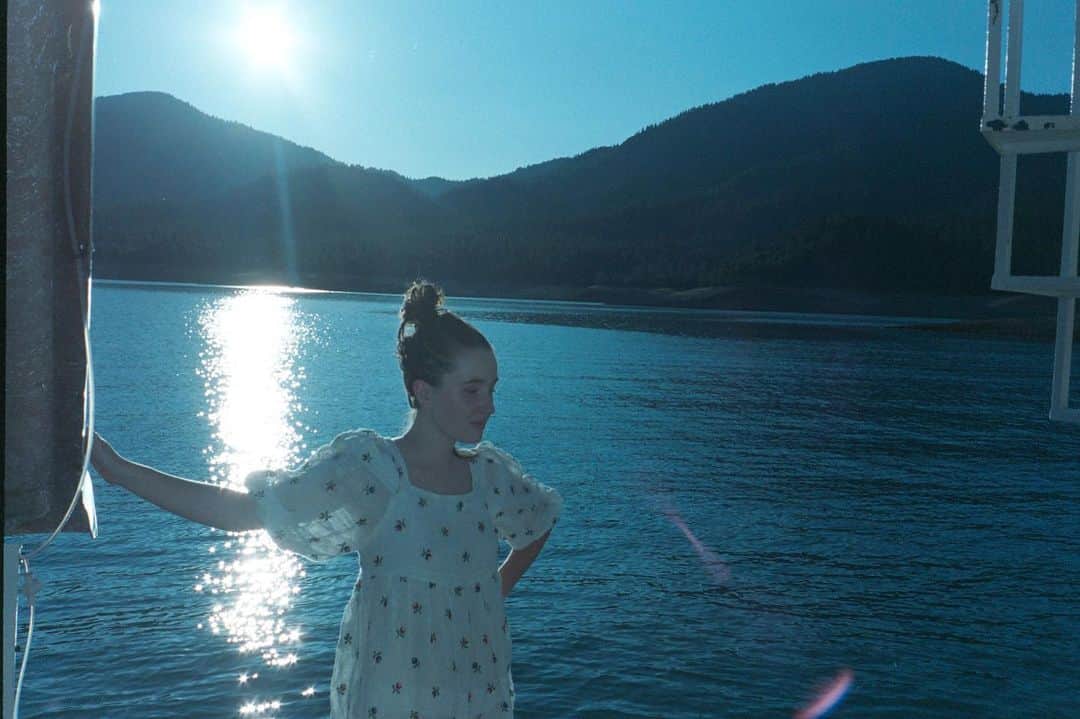 ケイトリン・ディーヴァーのインスタグラム：「miss lake life」