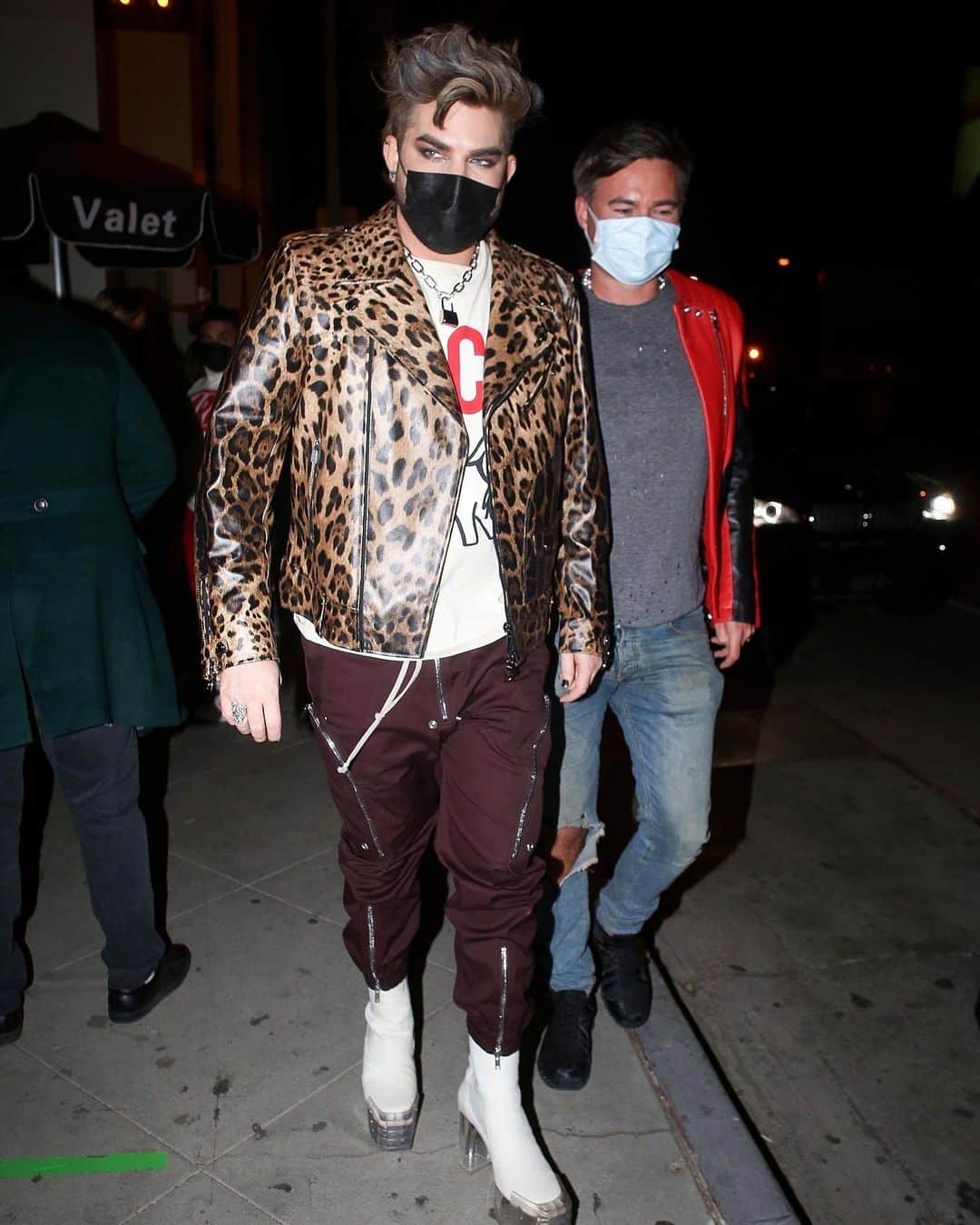 Just Jaredさんのインスタグラム写真 - (Just JaredInstagram)「@adamlambert shows off his fun style while out for dinner in West Hollywood with friend @andrewrmaher. See more photos on our site now! #AdamLambert Photos: Backgrid」2月28日 0時53分 - justjared