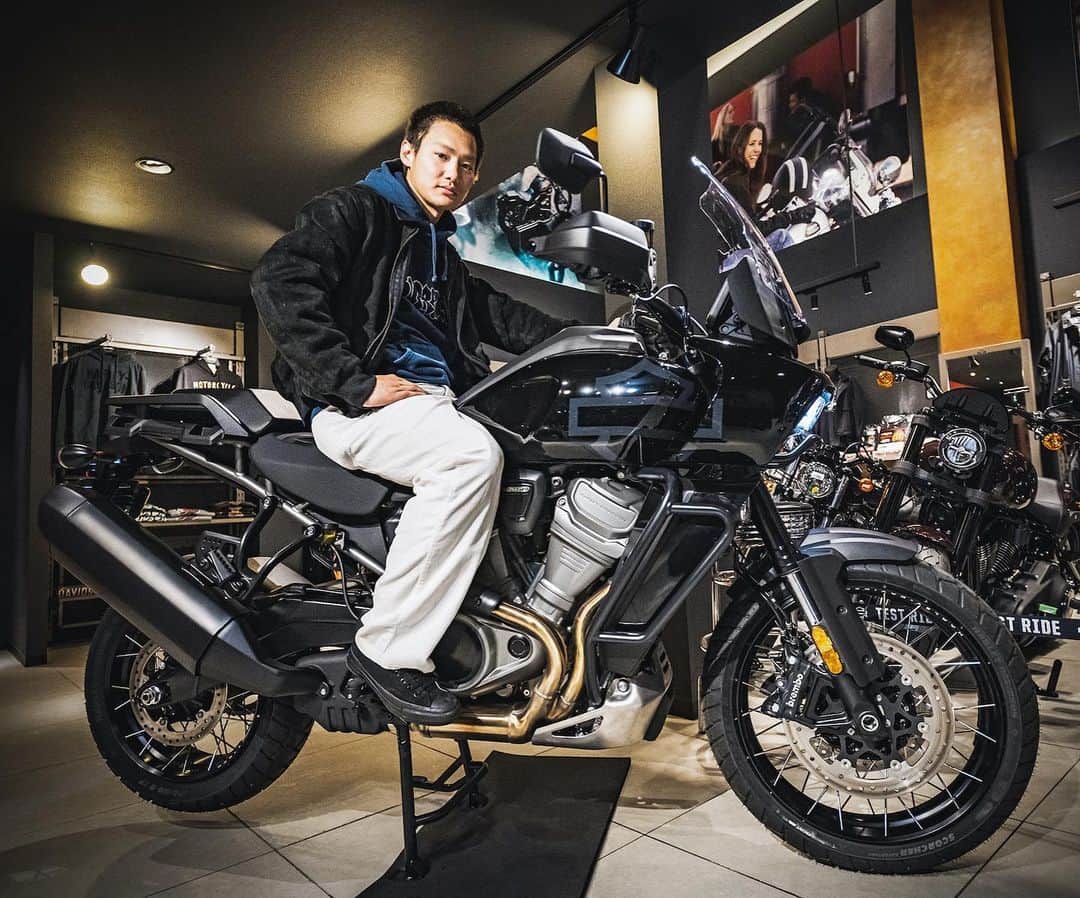 のインスタグラム：「Let's go for adventure. #ハーレー #harley #ハーレーダビッドソン #harleydavidson #バイク #bike #オートバイ #motorcycle #アドベンチャーツーリング #adventuretouring #パンアメリカ #panamerica #野村周平 #shuheinomura #jwave #ハーレーダビッドソン目黒 #hdmeguro #2021 #自由 #freedom」