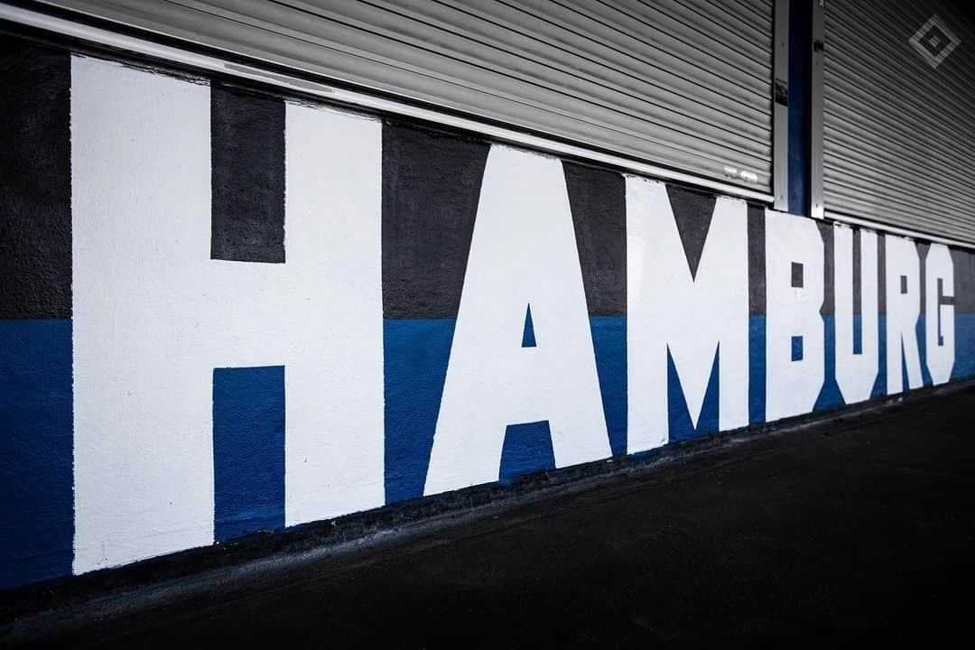 ハンブルガーSVさんのインスタグラム写真 - (ハンブルガーSVInstagram)「HH 🔷⚪️⚫️  #nurderHSV #Hamburg #blauweißschwarz #HH #Volksparkstadion #mitHamburgimRücken 📸 @foto_matze」2月28日 0時59分 - hsv