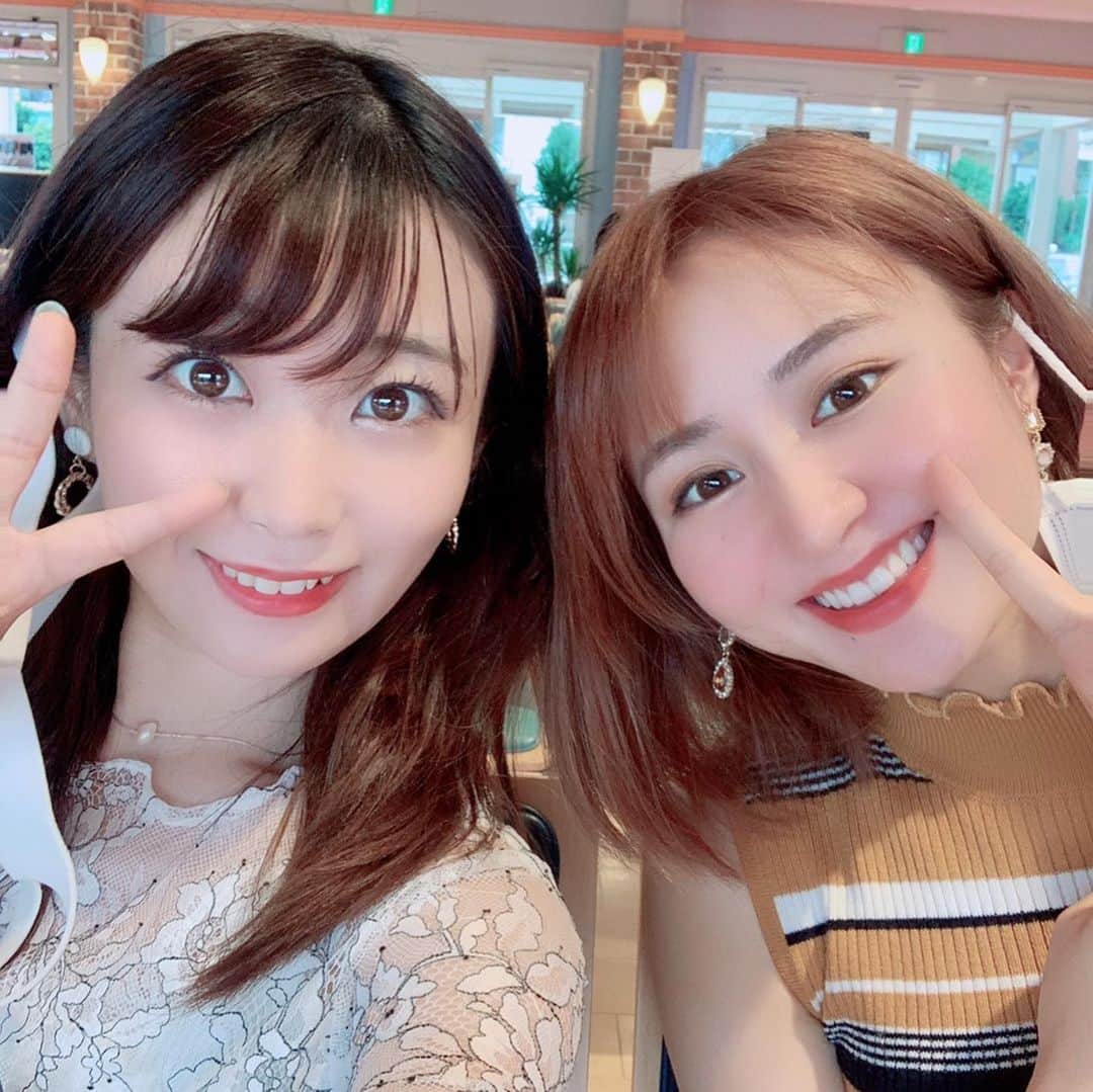 福島ゆかのインスタグラム：「：寒いので夏の写真  私のインスタ あんちゃん登場率高すぎるっ（笑）  あんちゃんって本当に絵に描いたような陽キャラですよね😎  一緒にクルージングしたときのです⛴  #船 #クルージング #船橋カフェ  #仲良し #富山 #福島」