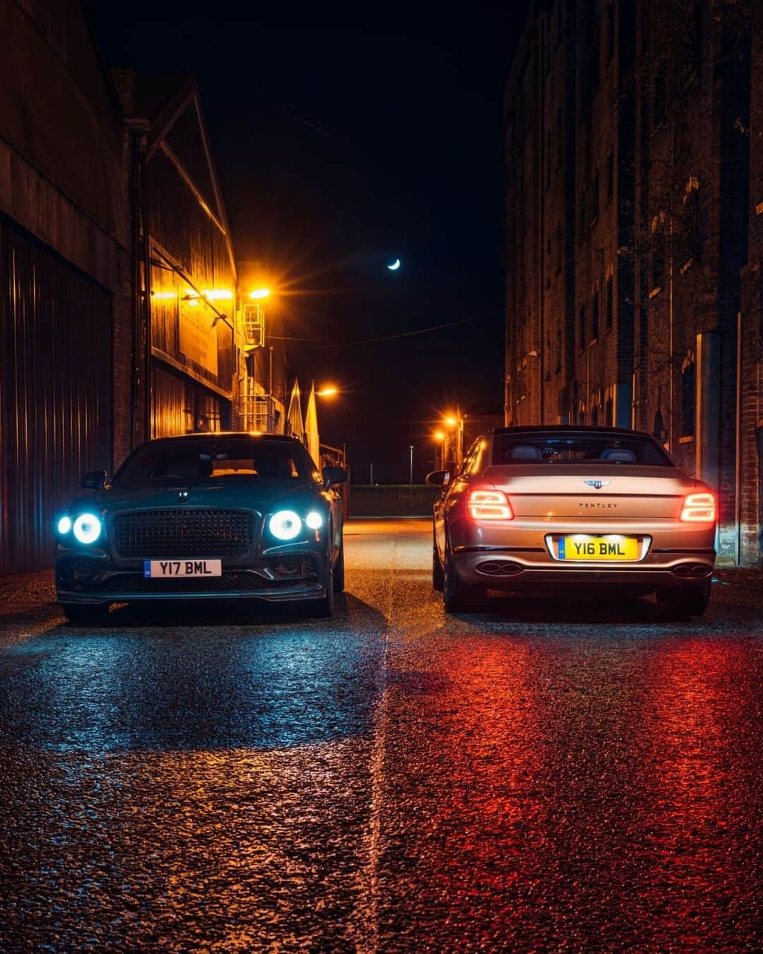 ベントレーさんのインスタグラム写真 - (ベントレーInstagram)「Lightning strikes the same place twice. Myth busted. The #NewFlyingSpur V8. _ #Bentley Flying Spur V8 WLTP drive cycle: combined fuel consumption: 22.2 mpg (12.7 l/100 km), combined CO₂: 288 g/km」2月28日 1時00分 - bentleymotors