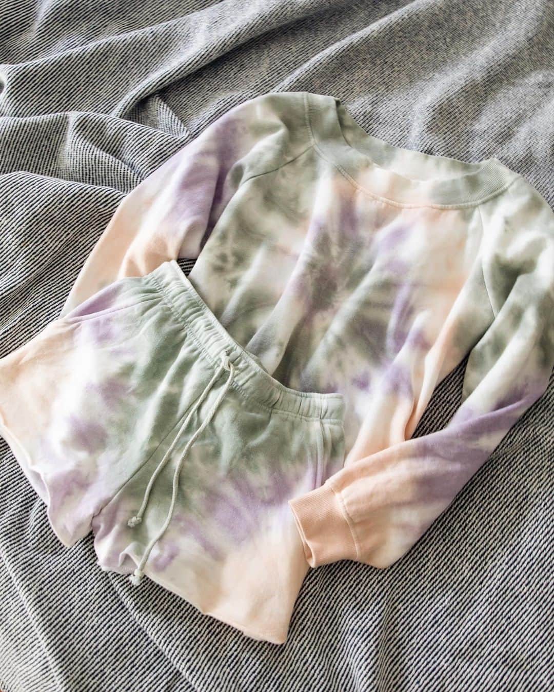Macy'sのインスタグラム：「Tie-dye-ing for this sweet set.」