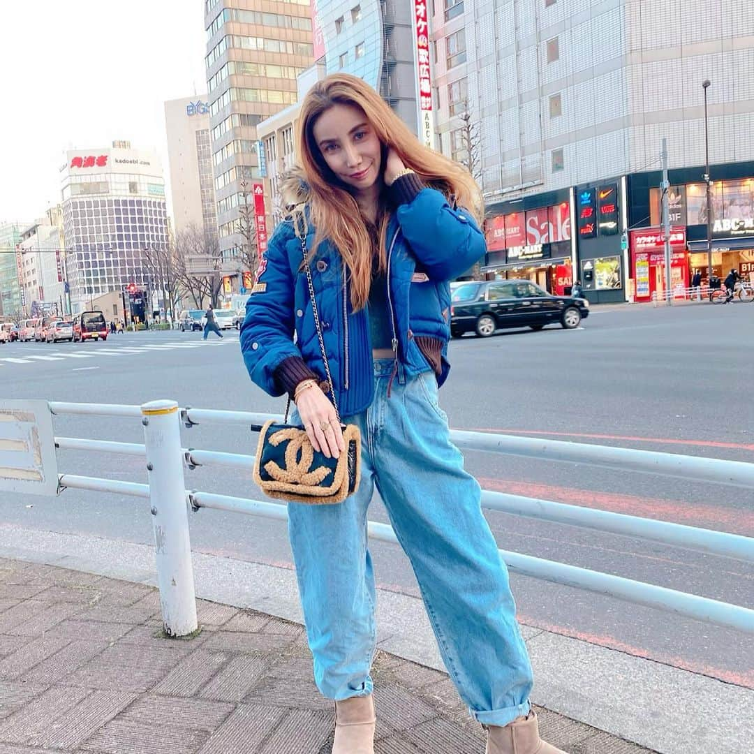 fashion dog loverさんのインスタグラム写真 - (fashion dog loverInstagram)「Which do you like better, nature or city?🤔  #fashion#winter #winterfashion #downjacket #dsquared2 #zara #zarawoman #ootd #ootdfashion #outfit #outfitoftheday #chanel#ファッション#ファッションコーデ #コーデ#コーデ記録 #コーディネート#ダウン#ザラ#ザラジョ #ザラコーデ #ディースクエアード #シャネル#ugg ＃アグ」2月28日 1時01分 - chihuahuanyan