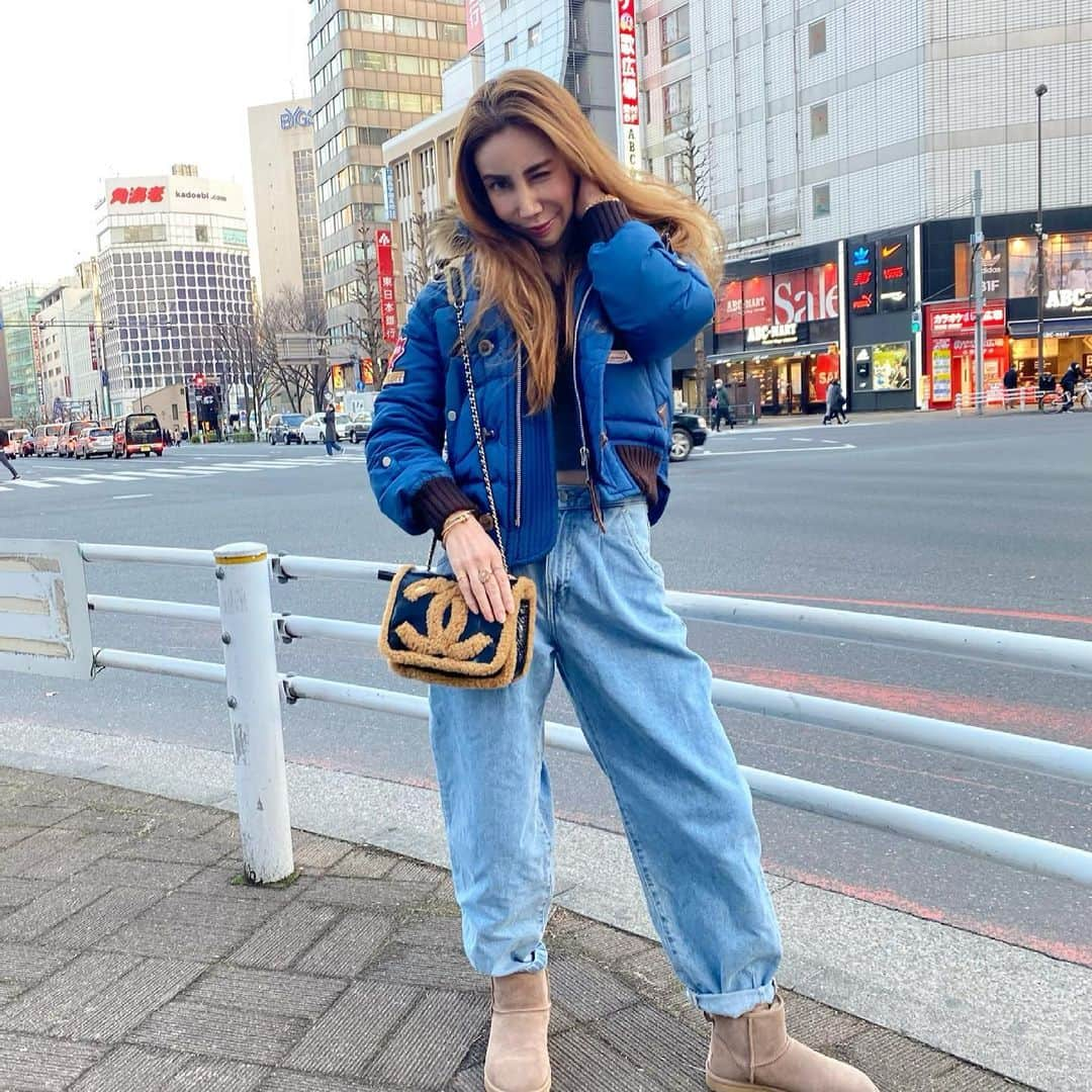 fashion dog loverさんのインスタグラム写真 - (fashion dog loverInstagram)「Which do you like better, nature or city?🤔  #fashion#winter #winterfashion #downjacket #dsquared2 #zara #zarawoman #ootd #ootdfashion #outfit #outfitoftheday #chanel#ファッション#ファッションコーデ #コーデ#コーデ記録 #コーディネート#ダウン#ザラ#ザラジョ #ザラコーデ #ディースクエアード #シャネル#ugg ＃アグ」2月28日 1時01分 - chihuahuanyan