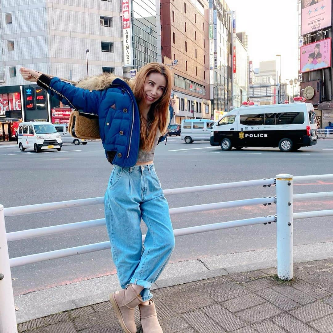 fashion dog loverさんのインスタグラム写真 - (fashion dog loverInstagram)「Which do you like better, nature or city?🤔  #fashion#winter #winterfashion #downjacket #dsquared2 #zara #zarawoman #ootd #ootdfashion #outfit #outfitoftheday #chanel#ファッション#ファッションコーデ #コーデ#コーデ記録 #コーディネート#ダウン#ザラ#ザラジョ #ザラコーデ #ディースクエアード #シャネル#ugg ＃アグ」2月28日 1時01分 - chihuahuanyan