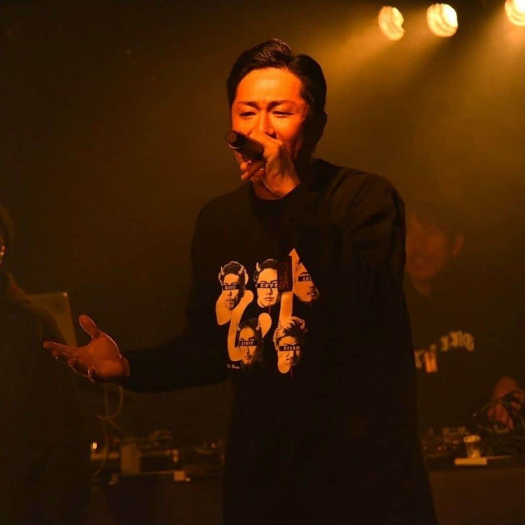 KLUTCHさんのインスタグラム写真 - (KLUTCHInstagram)「﻿ 2021 ET-KING ライブ配信 SP﻿ 我慢の限界！生一丁！俺たちにライブをさせろッ！﻿ ﻿ 観てくれたすべての人に感謝。﻿ 思いっきりLIVEが出来ない状況が続いてますが、この配信を観て音楽のパワーで元気になってもらえてたらえりがたいです！﻿ ﻿ 法被着て、ステージに立って、思いっきり歌って、メンバーが生き生きした顔を見れて、本当に幸せな時間でした。﻿ ﻿ 早くみんなの目の前でライブしたいなー。﻿ ﻿ 当たり前が当たり前じゃないってこと。﻿ こういう幸せな気持ちになれる時間がもっと増えますように！！﻿ ﻿ ﻿ 📸 : by @photo_tasuku﻿ ﻿ ﻿ ﻿ ﻿ #ETKING﻿ #ライブ配信﻿ #感謝﻿ #LIVE﻿ #music﻿ #LIFE﻿ ﻿」2月28日 1時09分 - klutch3etking