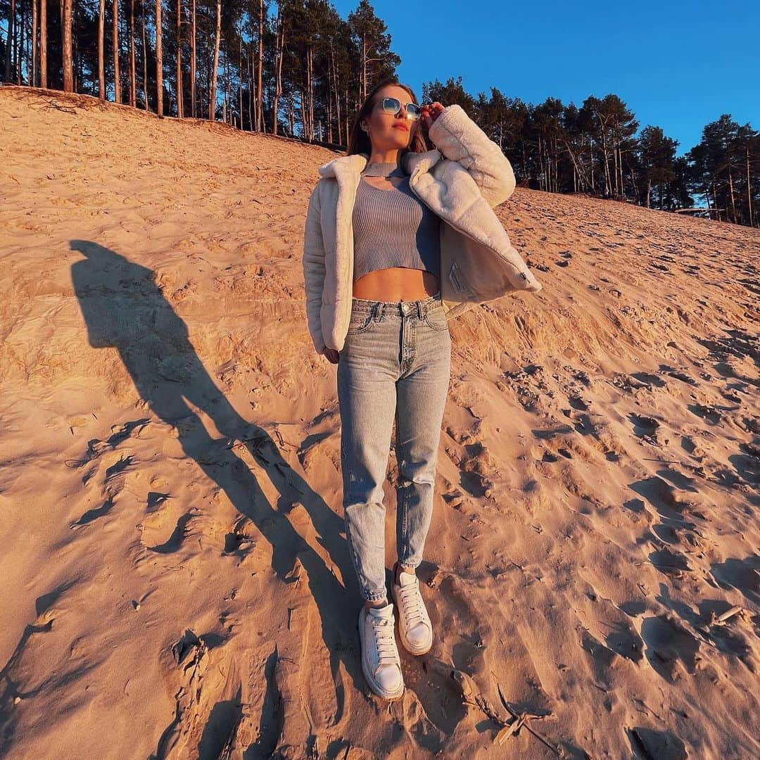 アンゲリーナ・クチヴァルスカのインスタグラム：「☀️🤍🧸」