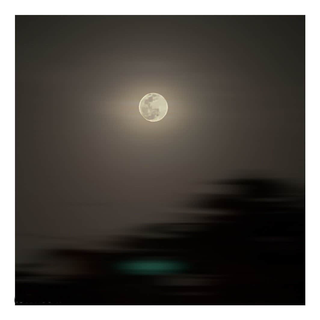 牛窪万里子さんのインスタグラム写真 - (牛窪万里子Instagram)「今日はすごく寒い日でしたが夜空には美しい満月  満月を眺めていると心が不思議と穏やかになってくる  この週末はゆっくり過ごします♪  #満月 #満月の夜  #穏やかな時間  #moonlight」2月28日 1時20分 - mariko_ushikubo