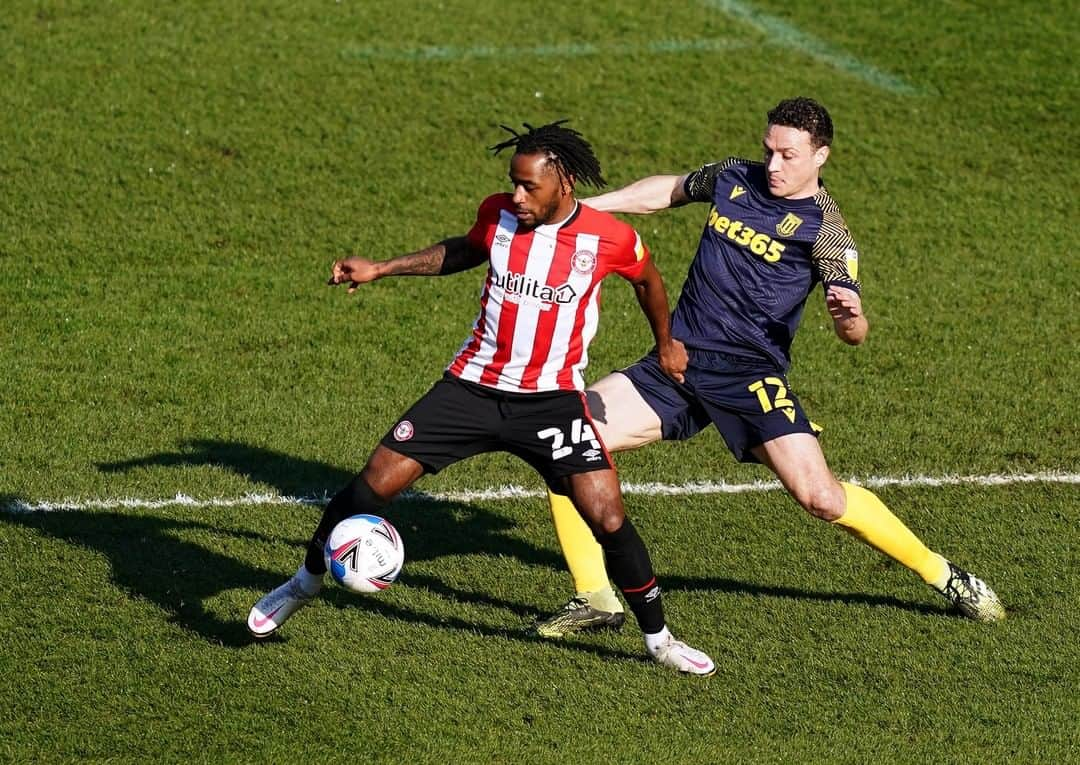 ストーク・シティFCさんのインスタグラム写真 - (ストーク・シティFCInstagram)「We're all square as we head into the final 20. Keep going boys! #SCFC 🔴⚪️」2月28日 1時32分 - stokecity