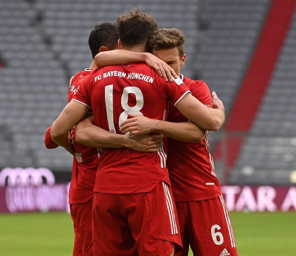 レオン・ゴレツカのインスタグラム：「Always together ! 5-1! Wir bleiben hungrig! 👊 @fcbayern #MiasanMia #WeiterImmerWeiter」