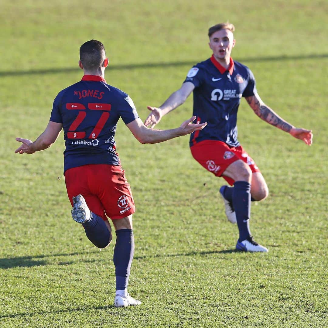 サンダーランドAFCさんのインスタグラム写真 - (サンダーランドAFCInstagram)「JJ with an absolute thunderbolt... ⚡️😱  📸 @jordanjones45   #safc」2月28日 1時44分 - sunderlandafcofficial