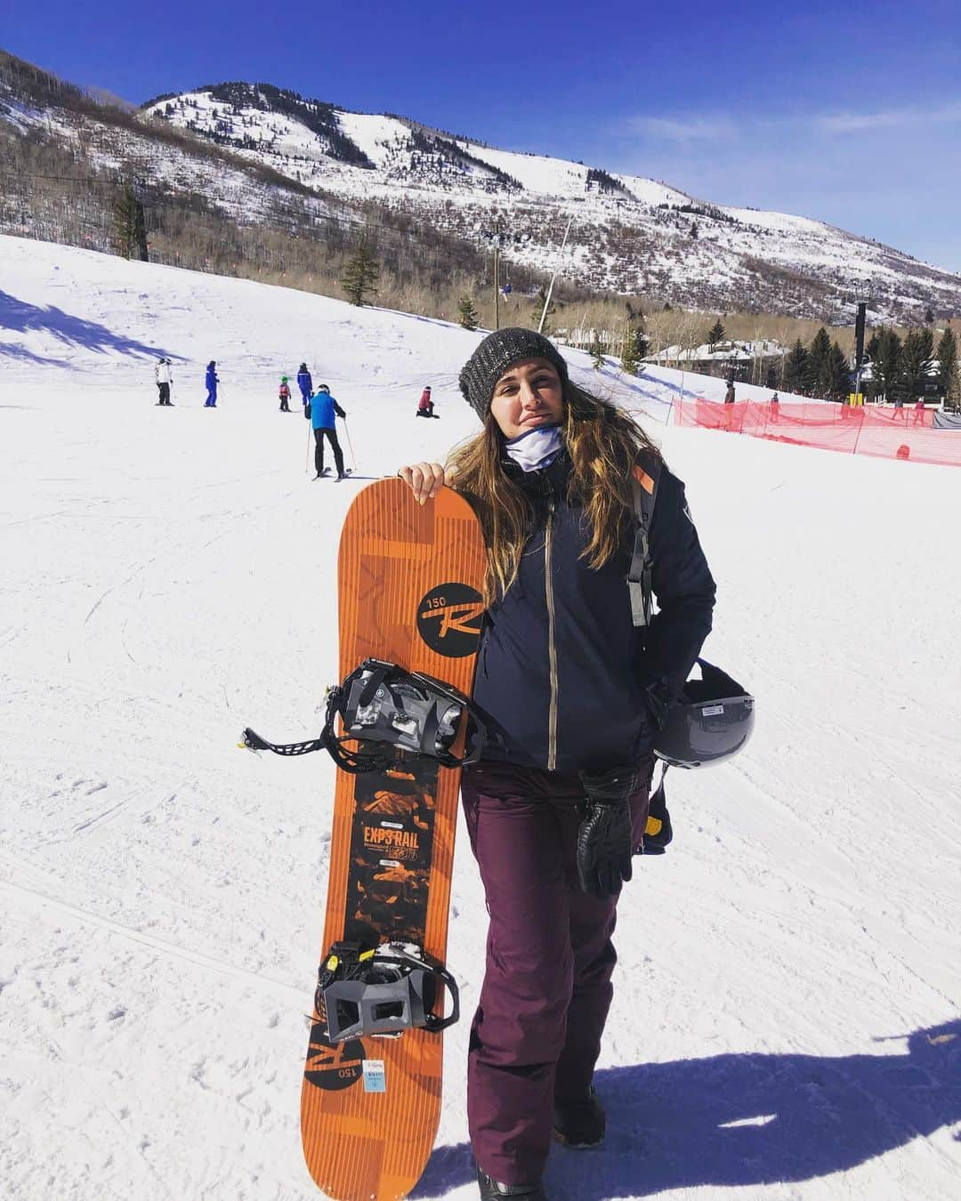 Nargis Fakhri さんのインスタグラム写真 - (Nargis Fakhri Instagram)「I really want to be able to do all these fun activities with @jsantos1923 So i tried snowboarding for the first time in park city Utah and i was having a great time learning even though it was super hard. I decided to go ahead and do my own thing and guess what happened- yup i hurt my knee. So now I’m just resting for the entire trip 😢😬🙄🤦🏻‍♀️🏂🏂🏂🥺🥺🥺😢😭.  . . Thank you @skibutlers for delivering and picking up the gear i rented. Makes life so much easier !  . . . Hopefully i can try again another time . #snowboarding #utah #parkcity #snow #fun #love #ski #adventures」2月28日 1時48分 - nargisfakhri