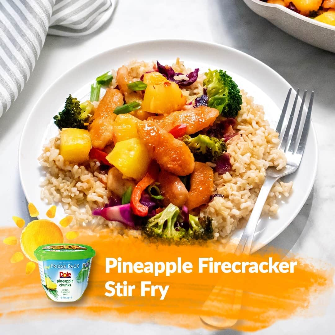 Dole Packaged Foods（ドール）のインスタグラム：「Sweet, spicy, and on the table in 20 minutes flat. ⏰   INGREDIENTS 1 lb. chicken breast, thinly sliced 1/4 cup cornstarch 3 tablespoons vegetable oil 1/2 cup sweet chili sauce 1-1/2 teaspoons chili garlic sauce 1 (15 oz.) DOLE® Fridge Pack Pineapple Chunks, drained, juice reserved 2 scallions, thinly sliced, optional garnish DIRECTIONS 1) Combine chicken, cornstarch, salt, and pepper in bowl. Toss well to coat. 2) Heat oil in wok or large skillet over medium-high. Add chicken and stir fry until cooked through. 3) Add sweet chili sauce, chili garlic sauce, pineapple, and 1/4 cup reserved juice to wok. Reduce heat to low and continue to stir until sauce is slightly thickened about 2 minutes. 4) Garnish with scallions and serve with rice, if desired.」