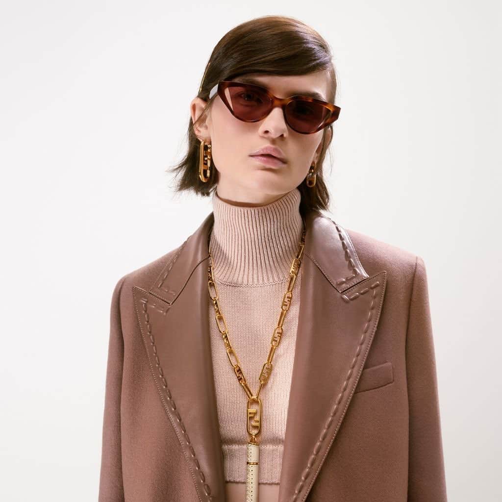 Fendiのインスタグラム：「Traditionally reserved for bags and accessories, the embossed Selleria stitching is applied to leather outerwear in @MrKimJones #FendiFW21 ready to wear women’s collection – a tribute to #Fendi’s luxurious Italian heritage and true artisanal craftsmanship.  Artistic Director of Couture and Womenswear Collections: @MrKimJones Artistic Director of Accessories and Menswear Collections: @SilviaVenturiniFendi Jewellery Creative Director: @delfinadelettrez  Creative Director: @Ronnie.Cooke.Newhouse Photographer: @caspersejersenstudio   Styling: @themelanieward  Hair: @guidopalau Makeup: @peterphilipsmakeup Nails: @beautick_official Casting: @shelleydurkancasting」