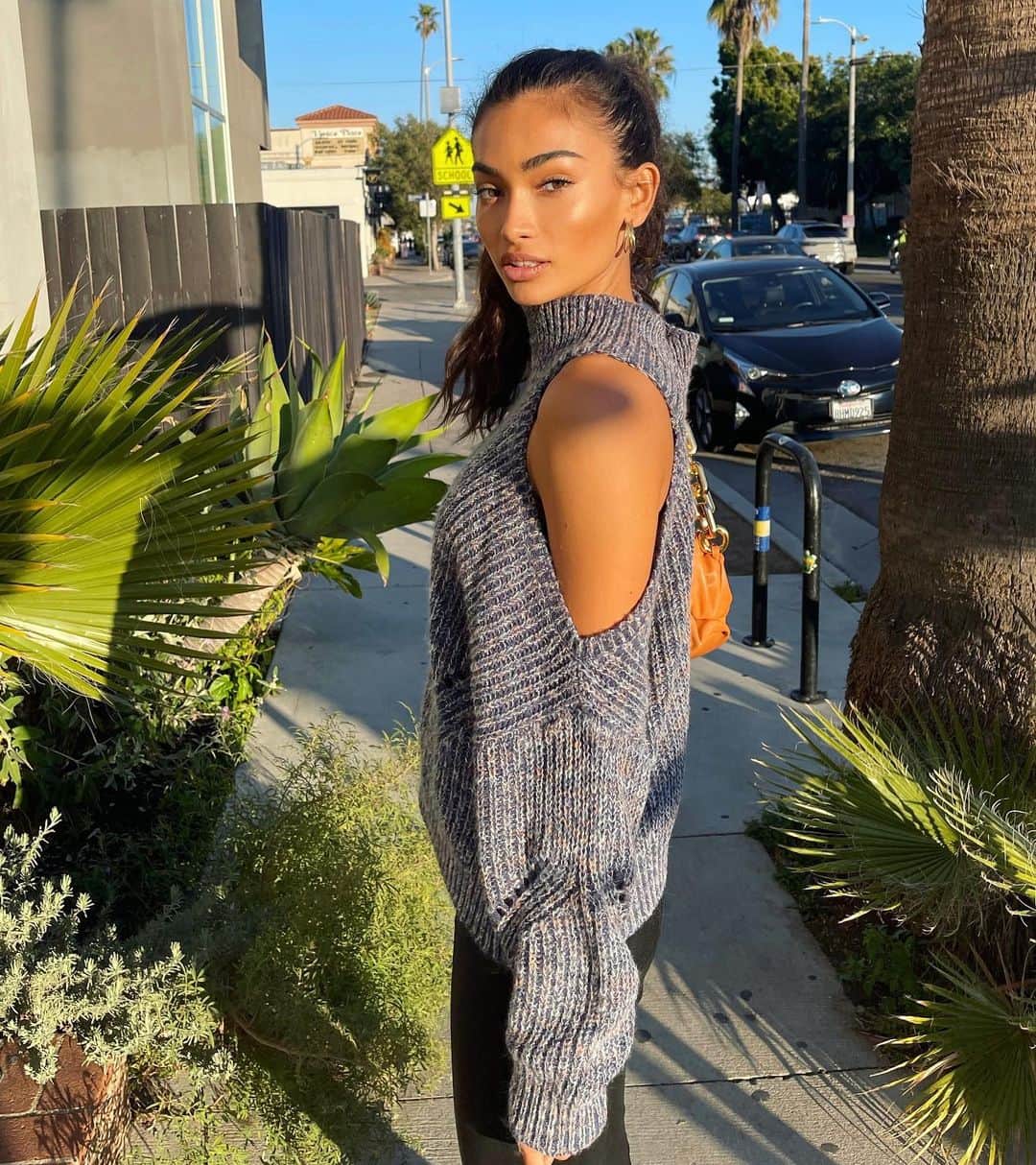 のインスタグラム：「Friday afternoon walk in Venice💕 @revolve」