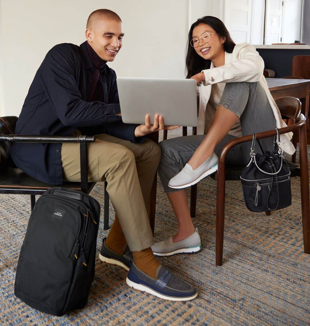 Cole Haanのインスタグラム：「Take a break from bingeing your latest obsession to visit colehaan.com and shop our new 4.ZERØGRAND loafers, bags, and more.」