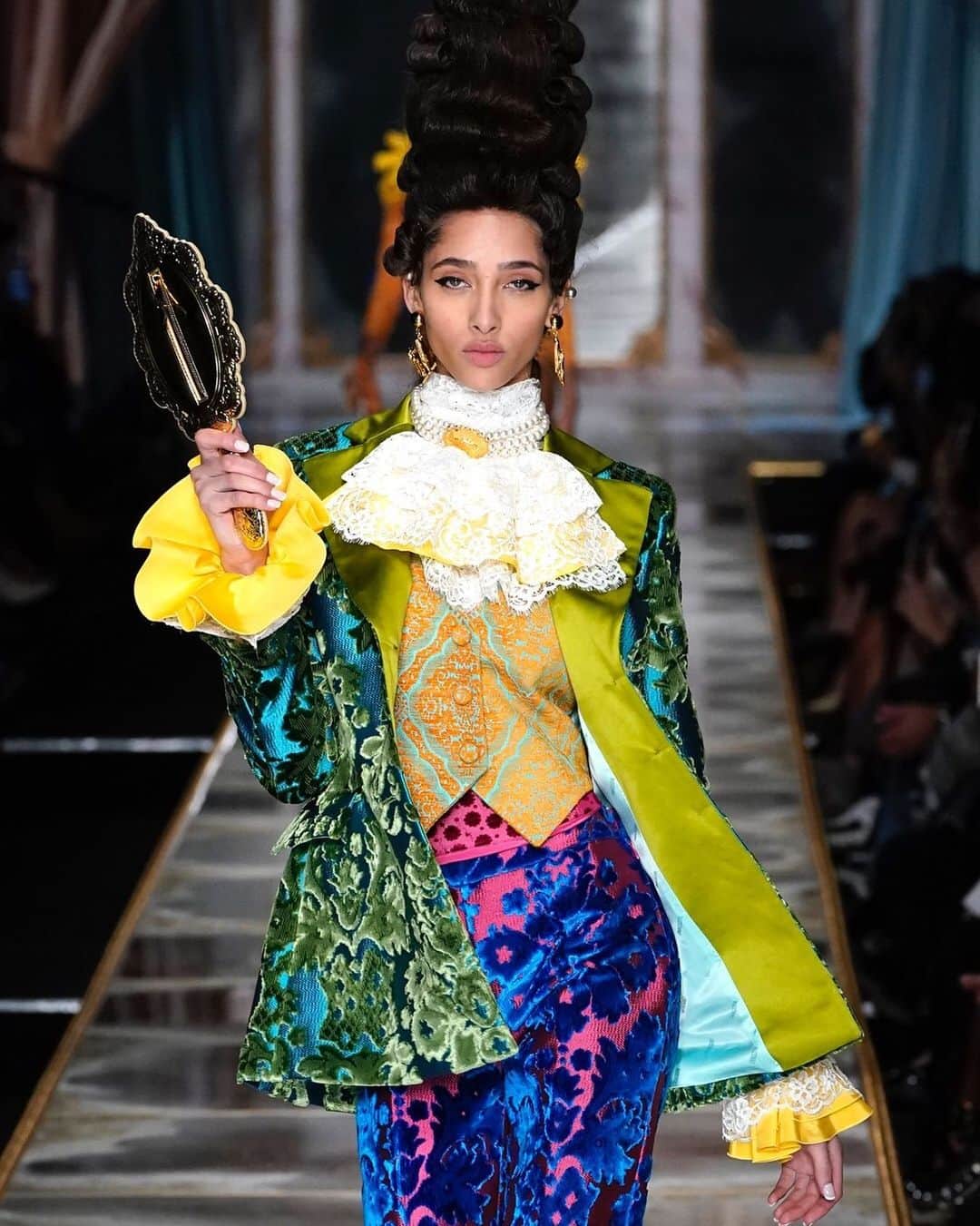 Fashion Weekのインスタグラム：「Last February at #MFW, @moschino looked to the 1780s and French Revolution for inspiration. This season, travel back to another bygone era — this time, to the golden age of old Hollywood. Discover this season's collection on @moschino.⁠⁠ ⁠⁠ Shown here, a look from Moschino's February 2020 #MFW runway by @gettyimages.」