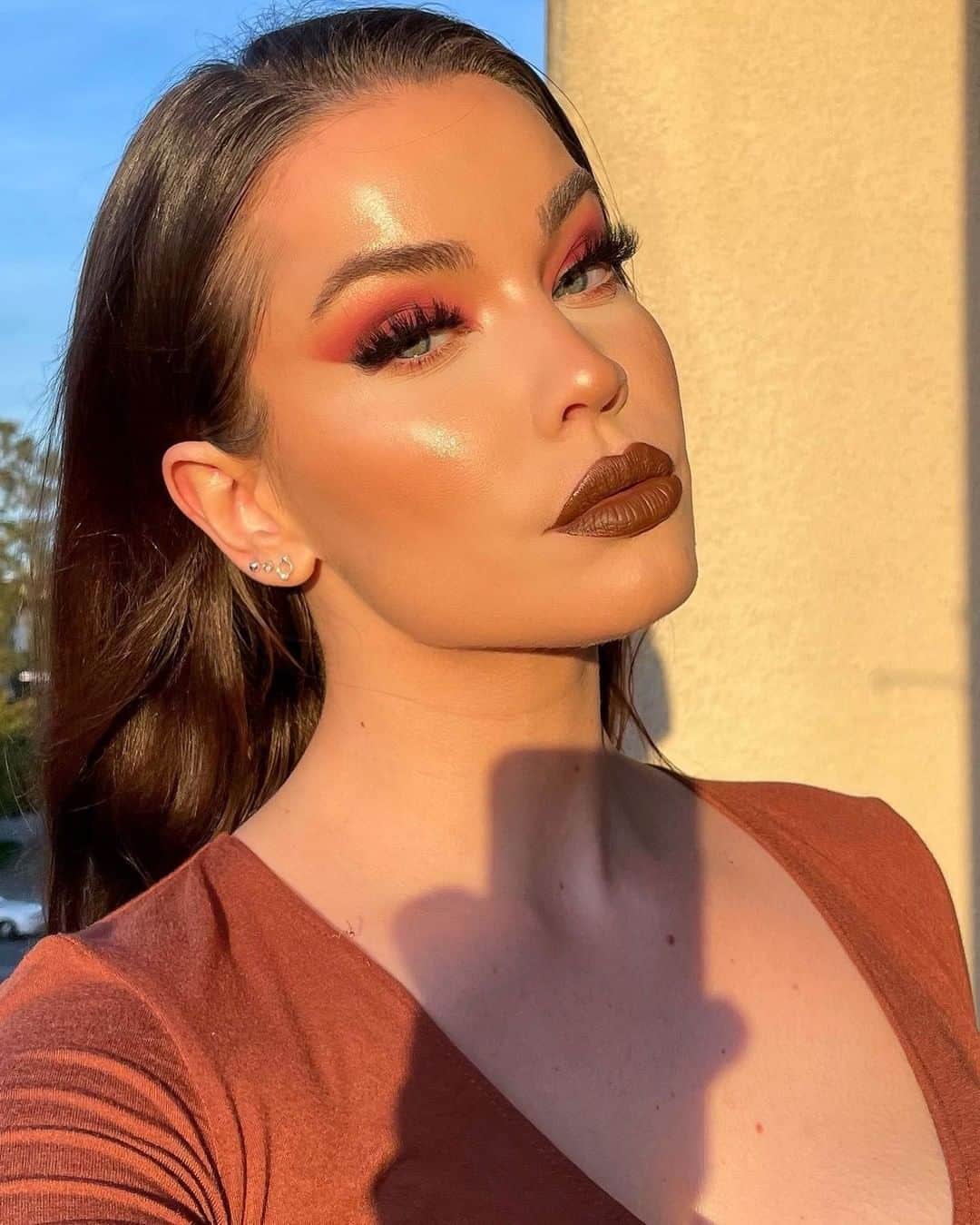 Anastasia Beverly Hillsさんのインスタグラム写真 - (Anastasia Beverly HillsInstagram)「Rise and shine! ☀️ @pelintekdall gets a sun-kissed, radiant look with #AnastasiaBeverlyHills "Iced Out" Highlighter and full, flawless brows with Brow Freeze Brow Styling Wax.☀️ ☀️☀️☀️ Have you tried these two stars of our Spring 2021 collection?!☀️☀️☀️  #anastasiabeverlyhills #anastasiabrows #abhicedout #browfreeze」2月28日 2時23分 - anastasiabeverlyhills
