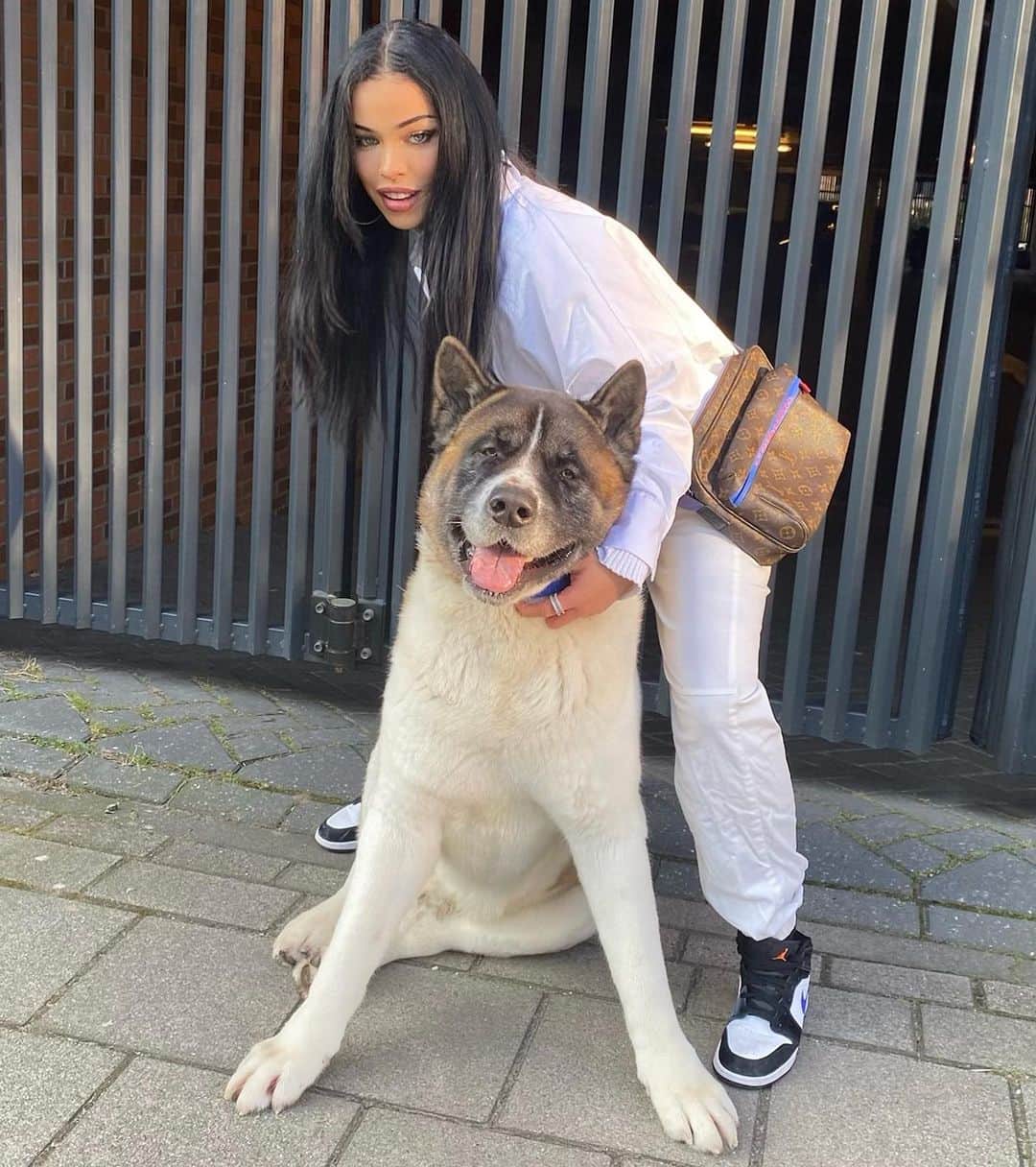 NISRINA SBIAのインスタグラム：「Fun fact I used to be terrified of dogs lol (still am sometimes) 🤷‍♀️」