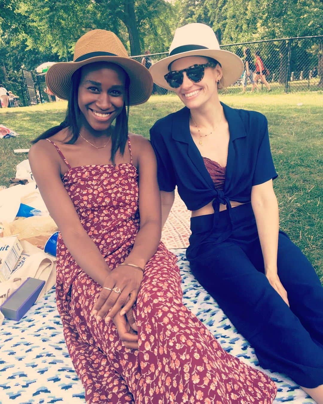 ベス・ベアーズのインスタグラム：「Happiest birthday to the prettiest, kindest, funniest, most talented friend, sister, actress, mother I know @nnekaoka4 . I can't believe this pandemic has made us go a year without face to face hugs😭. Thank god @ucla orientation brought us together for life!」