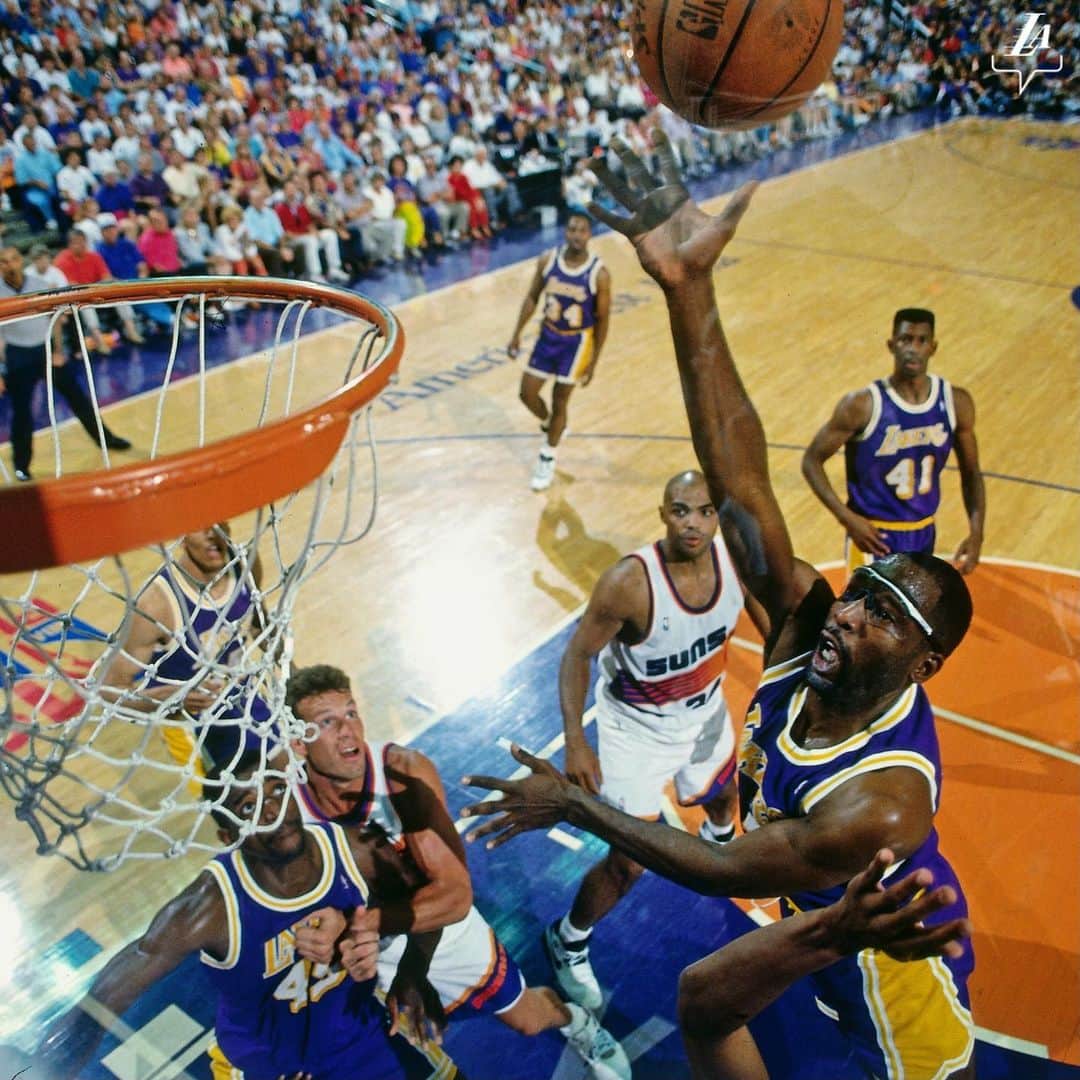 Los Angeles Lakersさんのインスタグラム写真 - (Los Angeles LakersInstagram)「Happy 60th to the legendary Big Game @jamesworthy42 🥽🎉」2月28日 2時29分 - lakers