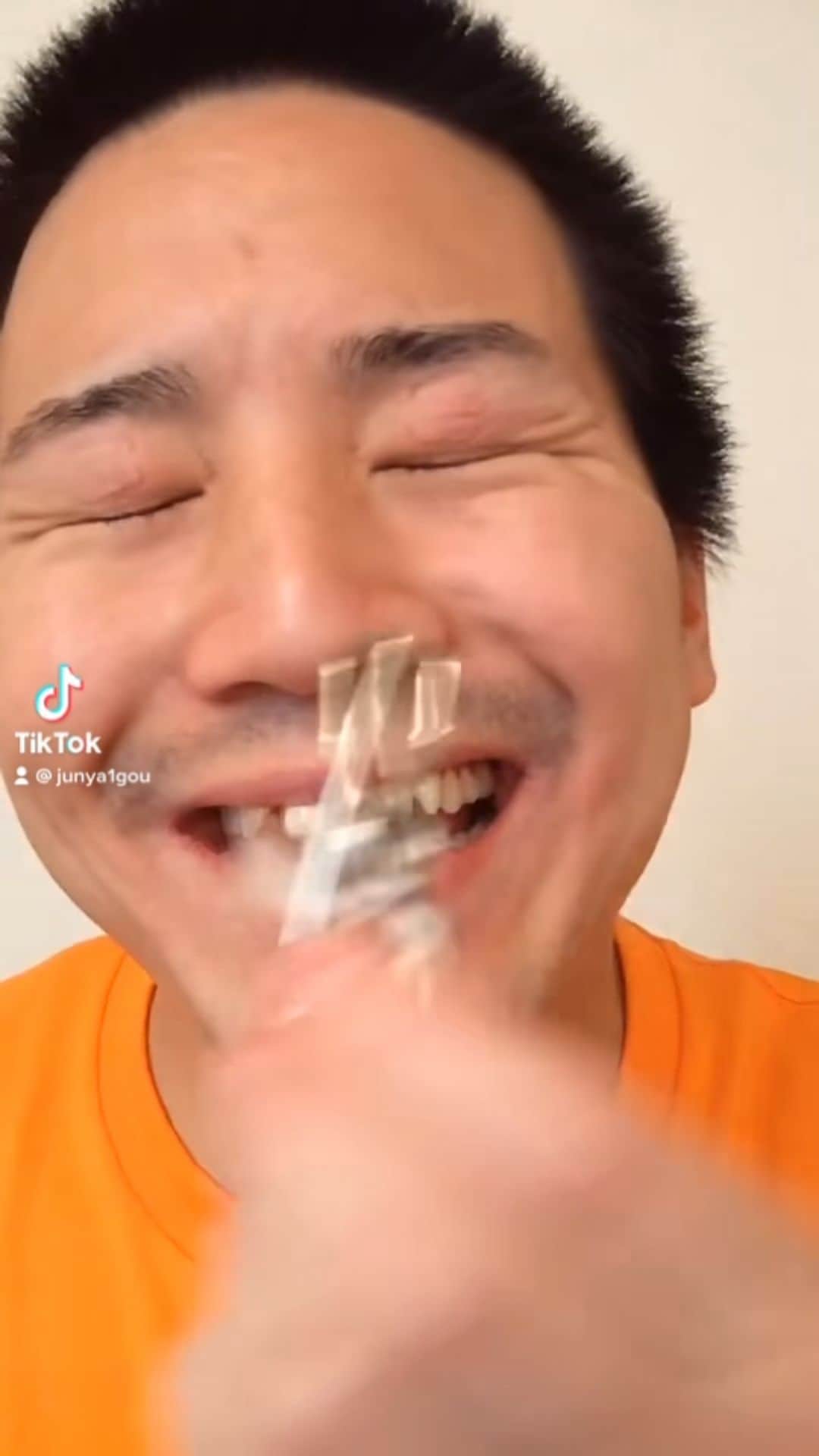 じゅんやのインスタグラム：「Clothespin Challenge 洗濯ばさみチャレンジ」