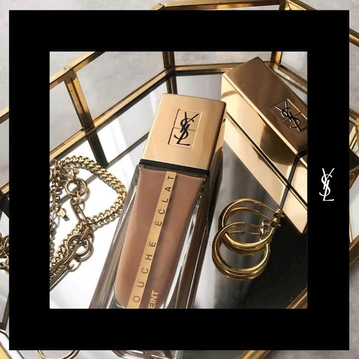 Yves Saint Laurent Beautyさんのインスタグラム写真 - (Yves Saint Laurent BeautyInstagram)「All gold everything... Harness the power of a hydrating, glowy foundation with natural coverage in a decadent pack.  @thestyle_status TOUCHE ECLAT LE TEINT ROUGE PUR COUTURE LIPSTICK #yslbeauty #toucheeclat #rougepurcouture #regrams」2月28日 2時59分 - yslbeauty