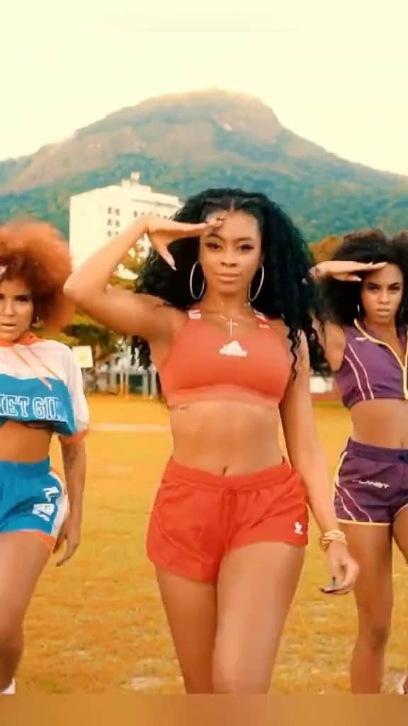 メジャー・レーザーのインスタグラム：「JOGADORAS CARAS 🔥⚽️ @ramanaborba @ludmilla #pratemachucar」