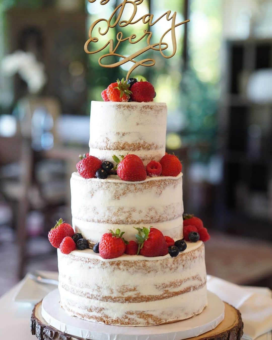 ハワイ挙式のCheersWedding チアーズウェディングのインスタグラム：「ハワイウェディングなら @cheers_wedding﻿ ﻿ ハワイを知り尽くす私たちだからできる豊富なバリエーション﻿ ﻿ ハワイの伝統と文化を大切にする﻿ 「HISTORICAL WEDDING」﻿ ﻿ ハワイらしさを存分に感じられる﻿ 「BOTANICAL WEDDING」﻿ ﻿ まるで映画のワンシーンのような﻿ 「CELEBRITY WEDDING」﻿ ﻿ お手軽によりハワイを身近に感じられる﻿ 「CASUAL WEDDING」﻿ ﻿ おふたりの大切にされたいスタイルを﻿ チアーズウェディングならではの﻿ 豊富なバリエーションでプロデュースいたします。﻿ ﻿ ﻿ ***********************﻿ ﻿ 【HP】﻿ https://www.cheerswedding.jp﻿ ﻿ ☎︎0120-128-828﻿ 平日11:00〜19:00／土日祝10:00〜19:00﻿ ﻿*28(日)引っ越し作業のため臨時休業いたします。3/1(月)からは広尾サロンにて通常営業致します。 ***********************﻿ ﻿ ◆ウェディングパーク海外﻿ チアーズウェディングで検索！﻿ https://foreign.weddingpark.net/agentlist/100063/﻿ ﻿ ﻿ #チアーズウエディング﻿ #ハワイウェディング ﻿ #海外ウェディング﻿ #リゾートウェディング﻿ #ガーデンウェディング﻿ #海外挙式﻿ #ハワイ挙式﻿ #ハワイ婚﻿ #新婚旅行﻿ #ハワイ旅行﻿ #cheerswedding﻿ #hawaiiwedding﻿ #ハワイハネムーン﻿ #ハワイウェディングプロデュース﻿ #日本中のプレ花嫁さんと繋がりたい﻿ #プレ花嫁﻿ #結婚式 ﻿ #花嫁準備﻿ #式場迷子﻿ #hawaiistagram﻿ #ハワイ情報 ﻿ #オアフ島﻿ #結婚式場探し﻿ #ホテルウェディング ﻿ #ウェディングケーキ  #2021ウェディング﻿ #オリジナルウェディング﻿ #アフターパーティー ﻿ #2021秋婚﻿ #リゾ婚」