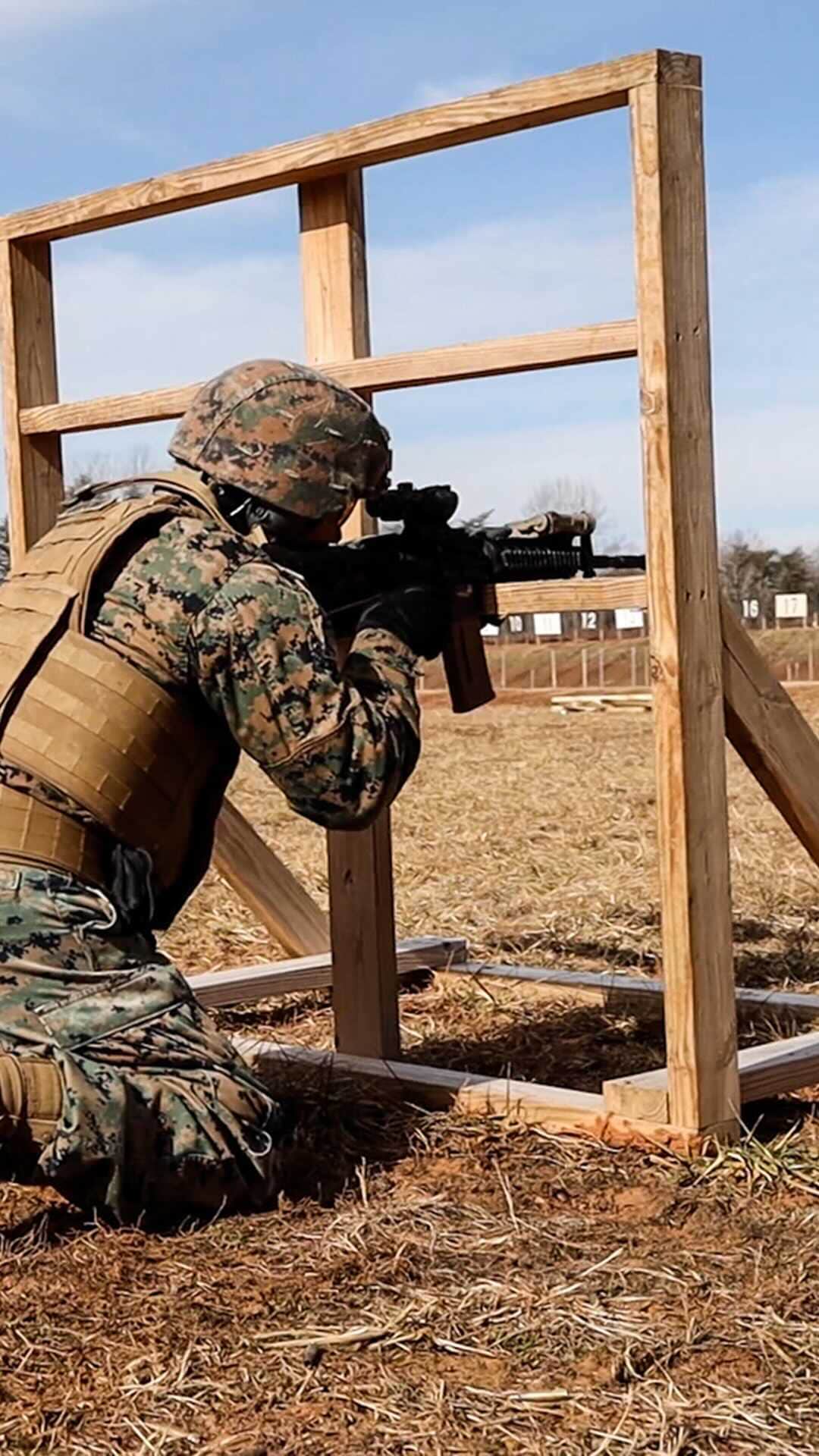 のインスタグラム：「In case you missed it this week, an exciting change to the annual rifle qualification. The goal: Train like you fight.   #USMC #Marines #Military #Marksmanship」