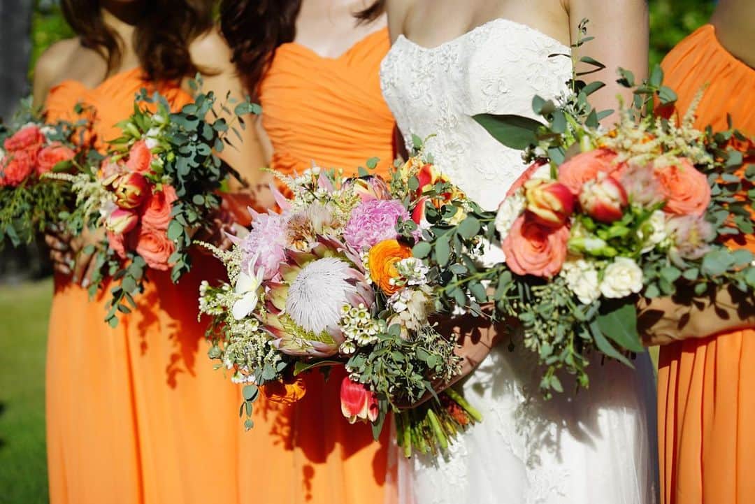 ハワイ挙式のCheersWedding チアーズウェディングのインスタグラム：「【ハワイ挙式相談会のご案内】﻿ ◎オンライン相談会開催中◎﻿ ﻿ チアーズウェディングでは、﻿ ご自宅から簡単に参加できる﻿ Zoom、LINE、Skypeでの﻿ オンライン相談会を実施いたします。﻿ ﻿ ハワイ挙式をご検討されたばかりの方も、﻿ しっかり準備を進められている方も、﻿ 是非お気軽にご参加下さい☺︎﻿ ﻿ ***********************﻿ ﻿ 【HP】﻿ https://www.cheerswedding.jp﻿ ﻿ ☎︎0120-128-828﻿ 平日11:00〜19:00／土日祝10:00〜19:00﻿ *28(日)引っ越し作業のため臨時休業いたします。3/1(月)からは広尾サロンにて通常営業致します。﻿ ***********************﻿ ﻿ ◆ウェディングパーク海外﻿ チアーズウェディングで検索！﻿ https://foreign.weddingpark.net/agentlist/100063/﻿ ﻿ ﻿ #チアーズウエディング﻿ #ハワイウェディング ﻿ #海外ウェディング﻿ #リゾートウェディング﻿ #ガーデンウェディング﻿ #海外挙式﻿ #ハワイ挙式﻿ #ハワイ婚﻿ #新婚旅行﻿ #ハワイ旅行﻿ #cheerswedding﻿ #hawaiiwedding﻿ #ハワイハネムーン﻿ #ハワイウェディングプロデュース﻿ #日本中のプレ花嫁さんと繋がりたい﻿ #プレ花嫁﻿ #結婚式 ﻿ #花嫁準備﻿ #式場迷子﻿ #hawaiistagram﻿ #ハワイ情報 ﻿ #オアフ島﻿ #結婚式場探し﻿ #ホテルウェディング ﻿ #ウェディングケーキ ﻿ #2021ウェディング﻿ #オリジナルウェディング﻿ #アフターパーティー ﻿ #2021秋婚﻿ #リゾ婚」