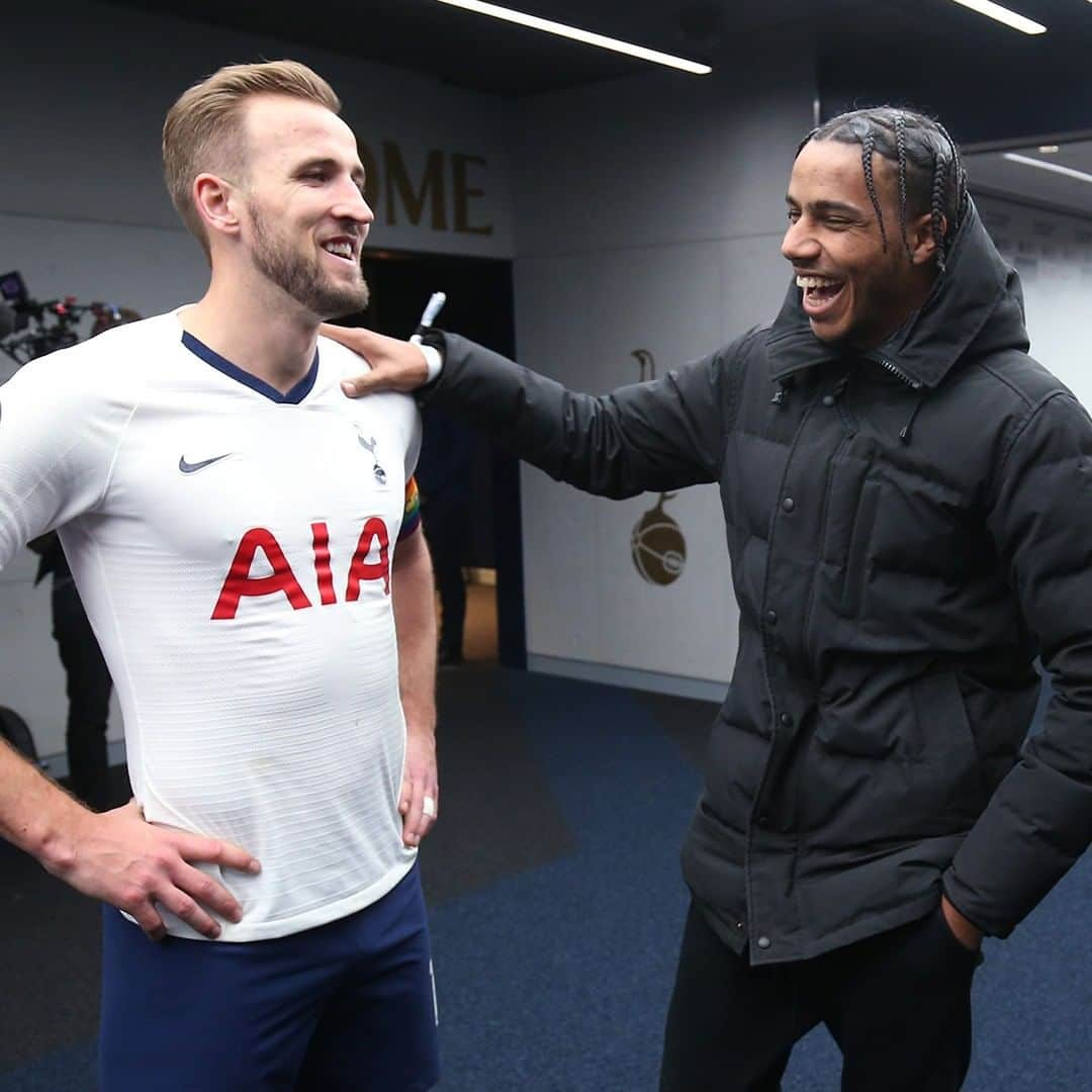 トッテナム・ホットスパーFCさんのインスタグラム写真 - (トッテナム・ホットスパーFCInstagram)「🤩 When @ajtracey met the boys after Burnley last season...   #AJTracey #PremierLeague」2月28日 3時03分 - spursofficial