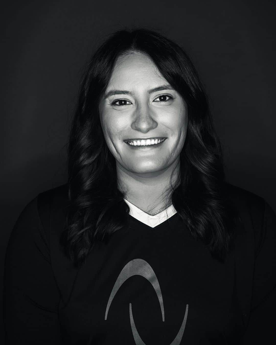 テトリ・ディクソンのインスタグラム：「Obligatory post because I’m SO EXCITED to be a part of the only professional volleyball league in the United States. The first official matches are TODAY. I’ve watched the hard work put in by the founders of @auprosports and the amazing Players Committee (@gov1007, @mollymccage, @kristenhahntupac, @cassidylichtman7,  @taylor_12_morgan) and I’m excited to see this thing come full circle. This is a dream for literally every American vball player I know- to play professionally AT HOME. . I’m out due to an injury but y’all can cheer for my team aka team spicy 🔥/ team cuties 🍊/ team Fanta / team pumpkins 🎃 / TEAM ORANGE 🧡 TEAM BASTIANELLI @alisonrose5 TONIGHT at 5pm ET!」