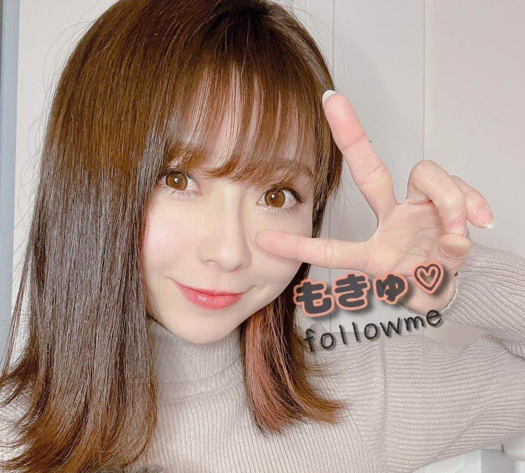 折原みかさんのインスタグラム写真 - (折原みかInstagram)「イチナナliveという配信アプリで認証ライバーとして配信デビューをしました  2月はお試しも兼ねてゆるりと配信していたのですが3月1日からの進撃イベントにガチ参戦してみようと張り切っております（イベント期間中は毎日配信予定） まだアプリをお持ちでない方は無料ダウンロードしてくださいな  そこでお知らせがあります✨✨  軍曹に新規加入で5000coin貰えちゃうアーミーキャンペーンがとってもお得ですよぉー！！  ん？アーミーって何？って方いますよね。うんうん、そんな方に簡単にご説明すると…  ライブアーミーとは入隊した17ライバー(配信者)の配信ルームにて、特殊なアーミー専用ギフトや入場時のアニメーションなど、さまざまな特典が受けられるファンクラブのようなもの 軍曹、少佐、中佐、大佐、など段階がありますが、例えば軍曹ですとこんな特典があります↓↓↓  ・アーミー専用入室通知 ・アーミー専用ギフト開放 ・軍曹専用プロフィールバッジ ・視聴者枠の優先表示 ・一部弾幕コメントが無料で規定回数使用可能　  そして更にっ 3月中にアーミー様になってくれた方にはおりりんの写真が入ったオリジナルグッズをプレゼント🎁  その他、 🥟アーミー限定配信 🥟配信時間外のチャット。ギャング『おりりんの小部屋』へご招待 🥟個人撮影会・特別枠の予約優先権 🥟おりりんからの信頼の眼差し笑  などの特典もついてるよんっっ モリモリ盛りだくさんだね  残り3日しかないキャンペーンなので、入るなら絶対今がチャンス٩(๑❛ᴗ❛๑)۶  是非この機会にアーミーになって応援してください！よろしくお願いします」2月28日 3時09分 - mikaorihara