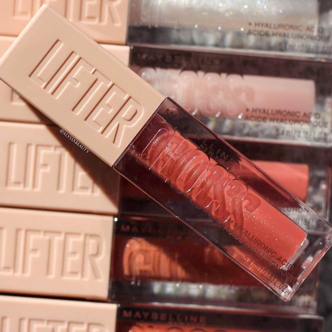 Maybelline New Yorkさんのインスタグラム写真 - (Maybelline New YorkInstagram)「For high-shine, hydrated and glossy lips, #liftergloss is our go-to! 👄 Which shade is your fave? Shown here, shade ‘moon’. #regram @alyssxbeauty #mnyitlook」2月28日 3時23分 - maybelline