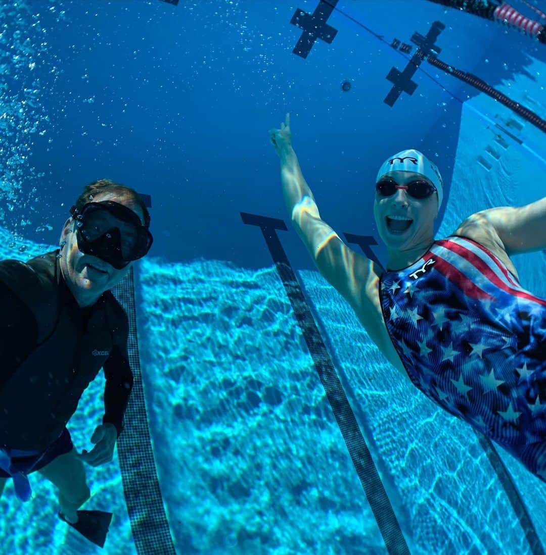 ケイティ・レデッキーさんのインスタグラム写真 - (ケイティ・レデッキーInstagram)「Good week in the books, excited to race next week! 🥳🏊🏻‍♀️ Cheering on @stanfordwswim tonight! ❤️🌲  📸: @mike2swim...Yes, even his underwater selfies are on point🔥」2月28日 3時35分 - katieledecky