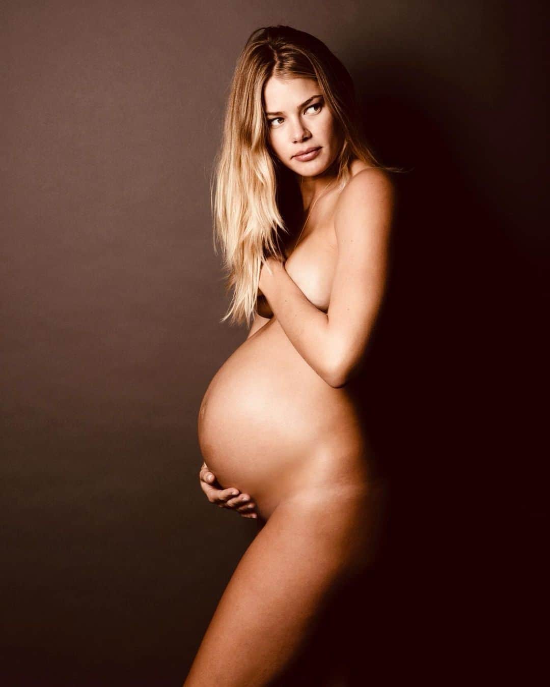 トリ・プラバーのインスタグラム：「Babies having babies... I can’t believe the little angel in that belly will be 8 years old tomorrow!!」