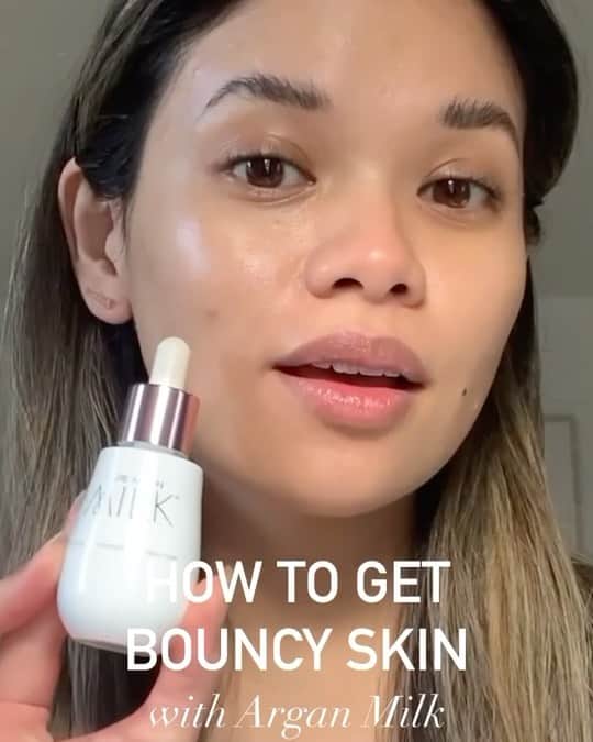 ジョジー・マランのインスタグラム：「Once you add Pure Argan Milk to your ritual, your skin will be forever changed ✨@melissa.christine demonstrates how to harness plump, bouncy skin」